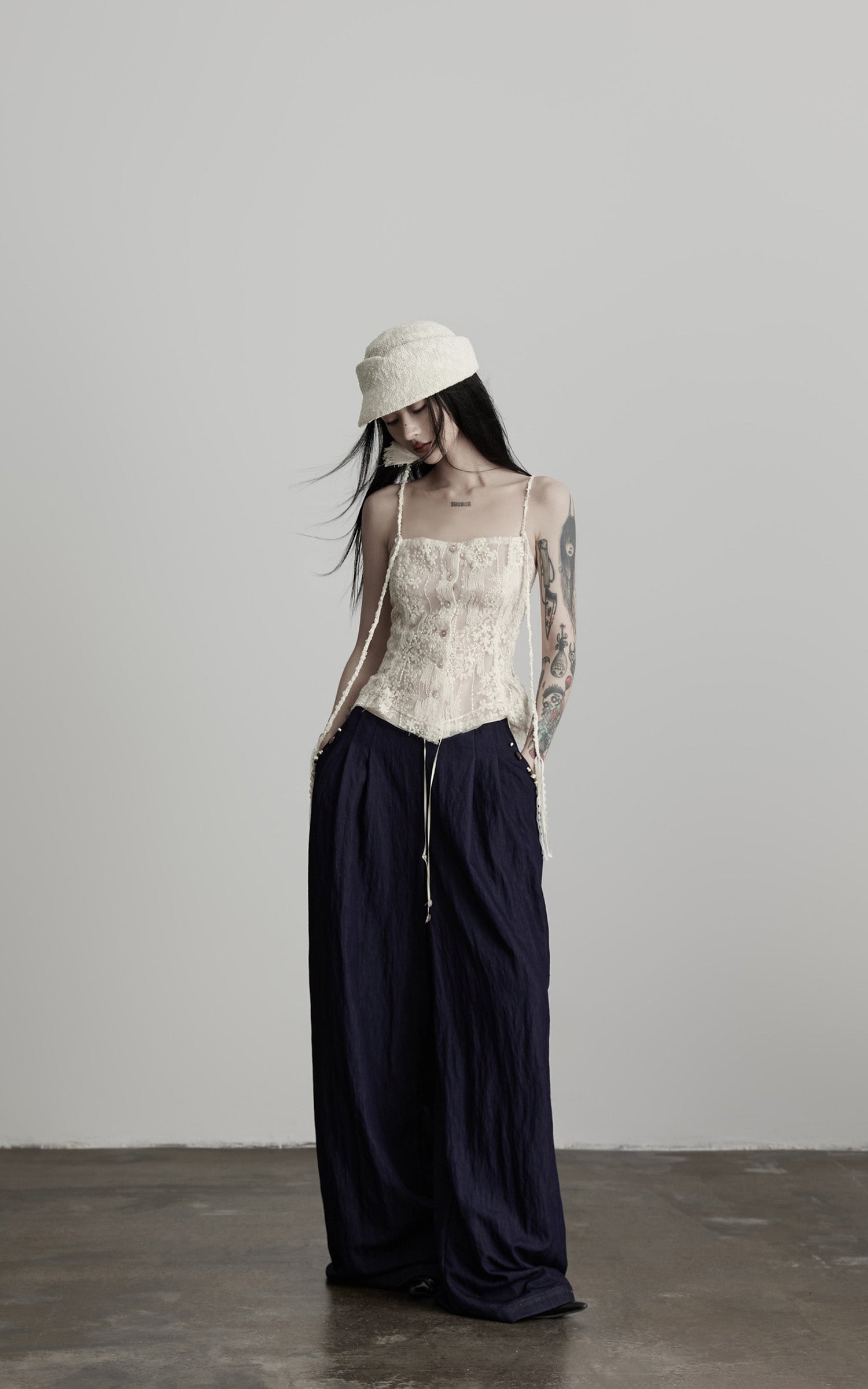 DOINDULGE Wide-Leg Pants with Contrast Waistband and Bead Detail