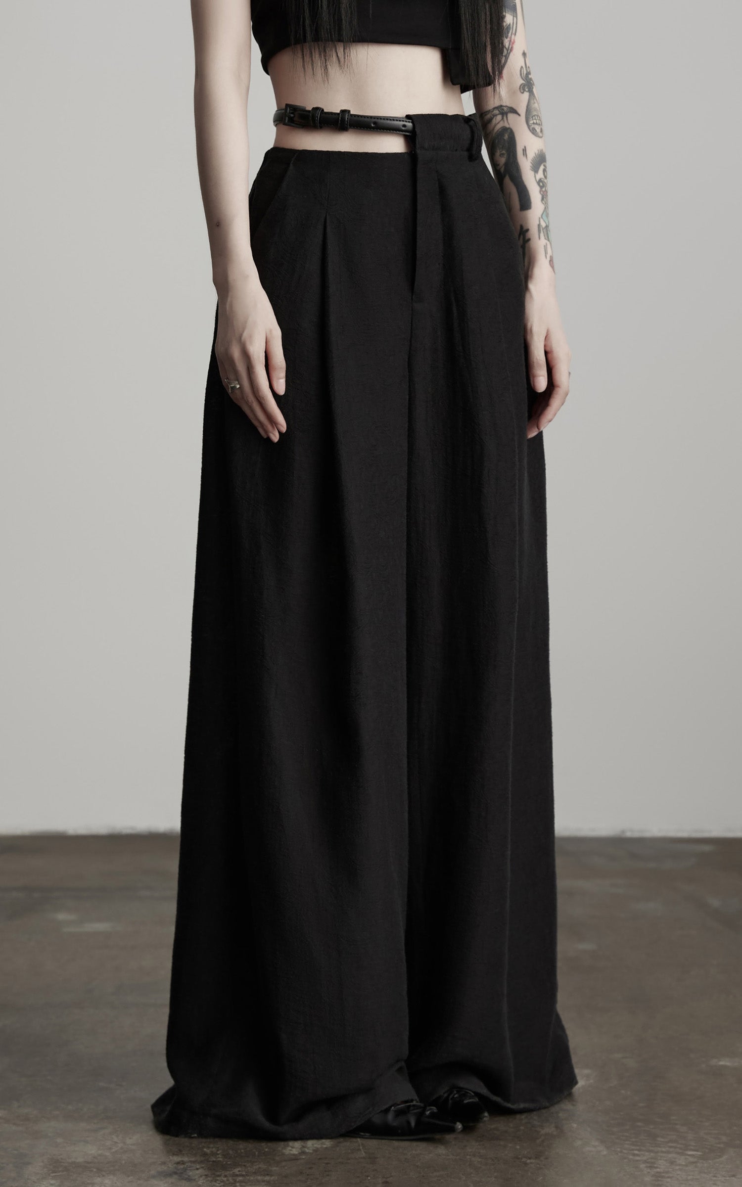 DOINDULGE Structured Wide-Leg Pants with Textured Detail and Sculpted Waistband