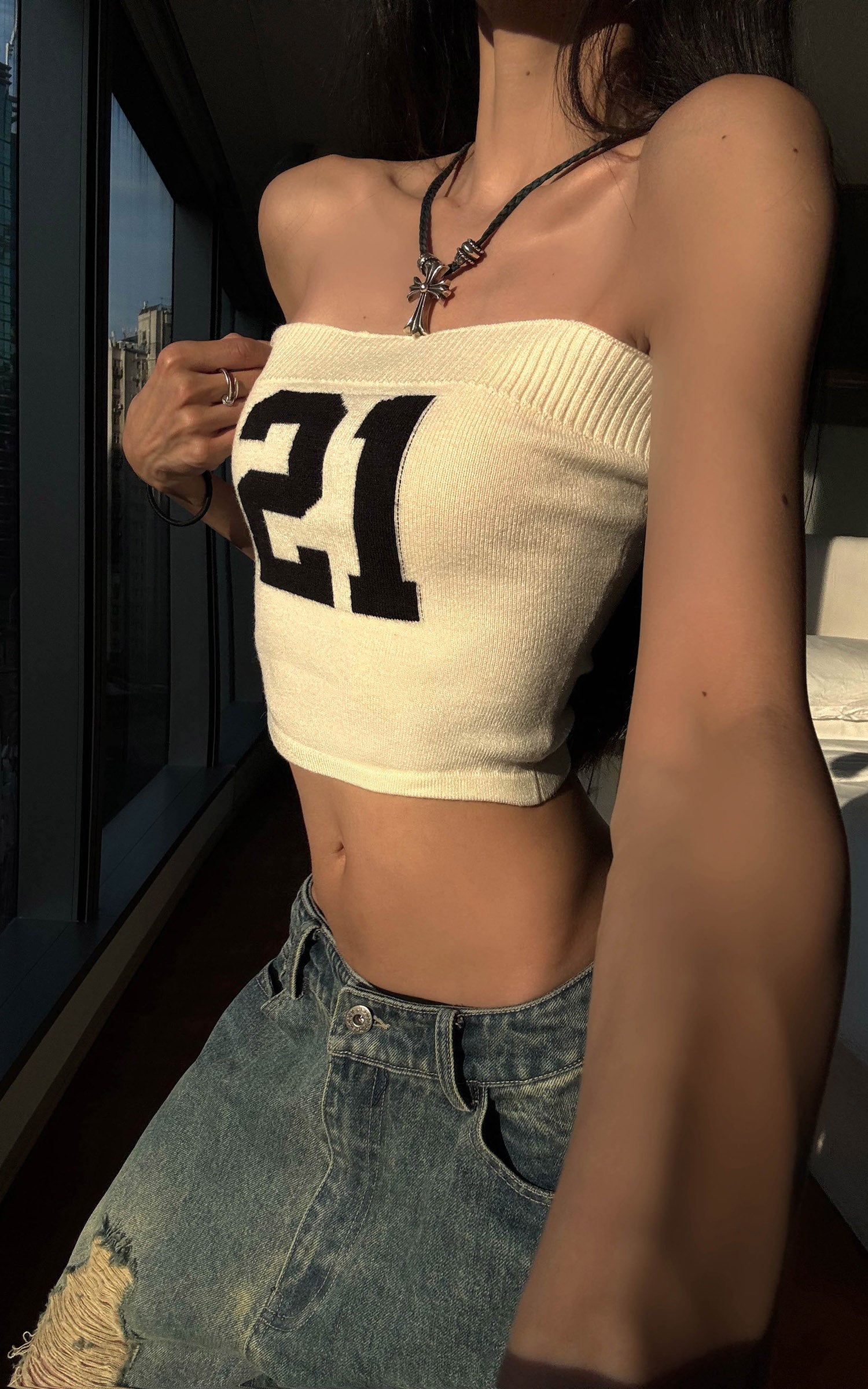 WARDEN EDGE Strapless Knit Tube Top with Bold “21” Motif - PINKPARKS