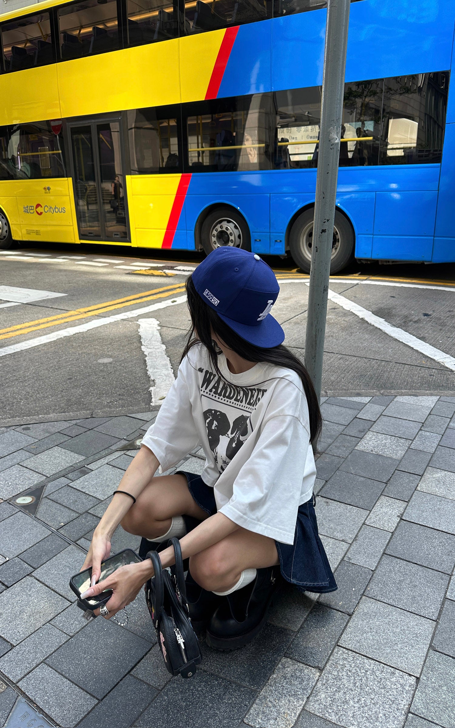 WARDEN EDGE Cropped Dog Graphic Tee with Vintage Street Edge - PINKPARKS
