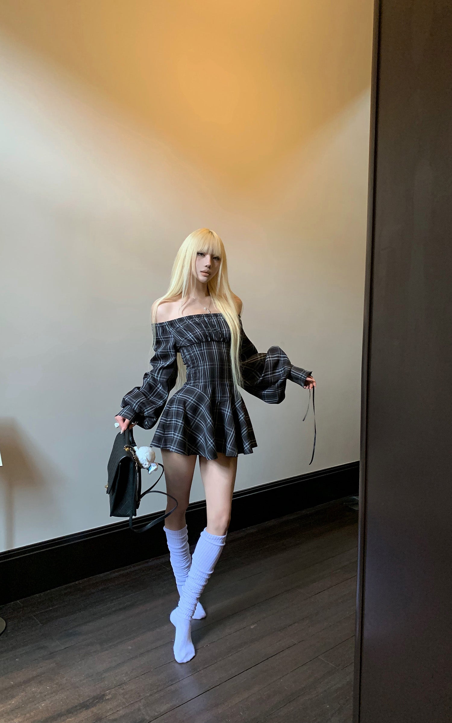 Robe corset à carreaux avec manches bouffantes et taille cintrée