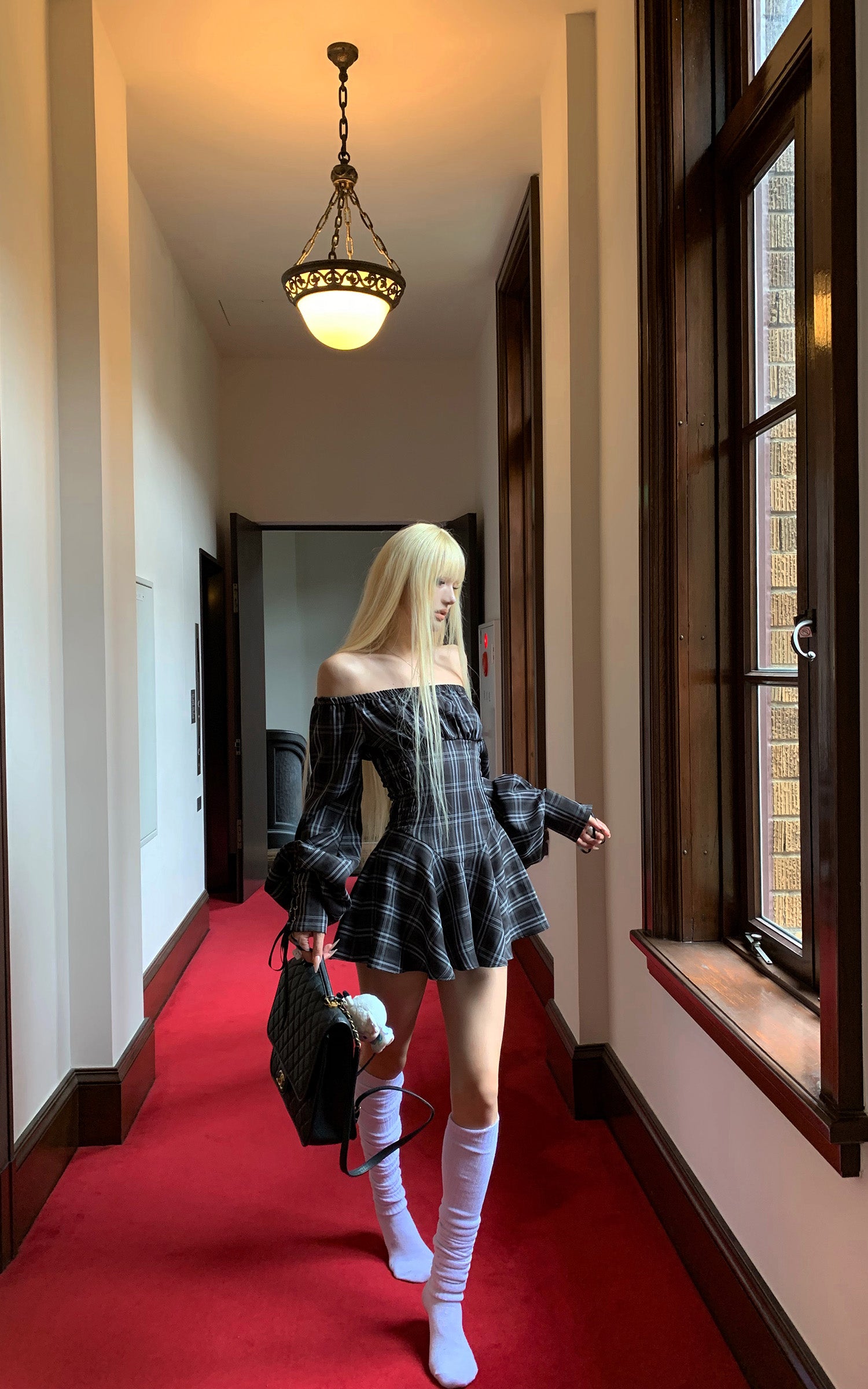 Robe corset à carreaux avec manches bouffantes et taille cintrée