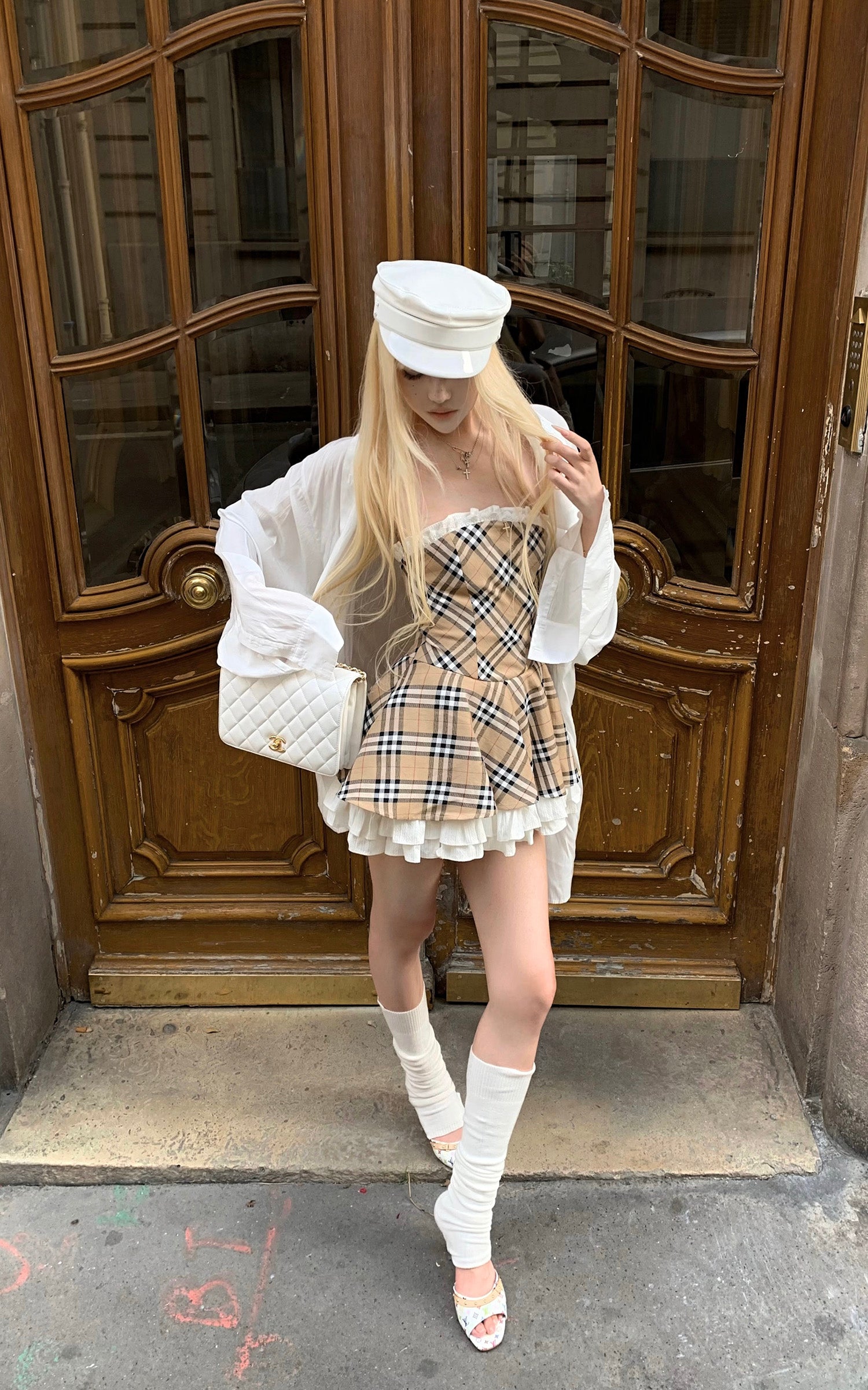 Robe évasée à carreaux avec ourlet en dentelle superposée