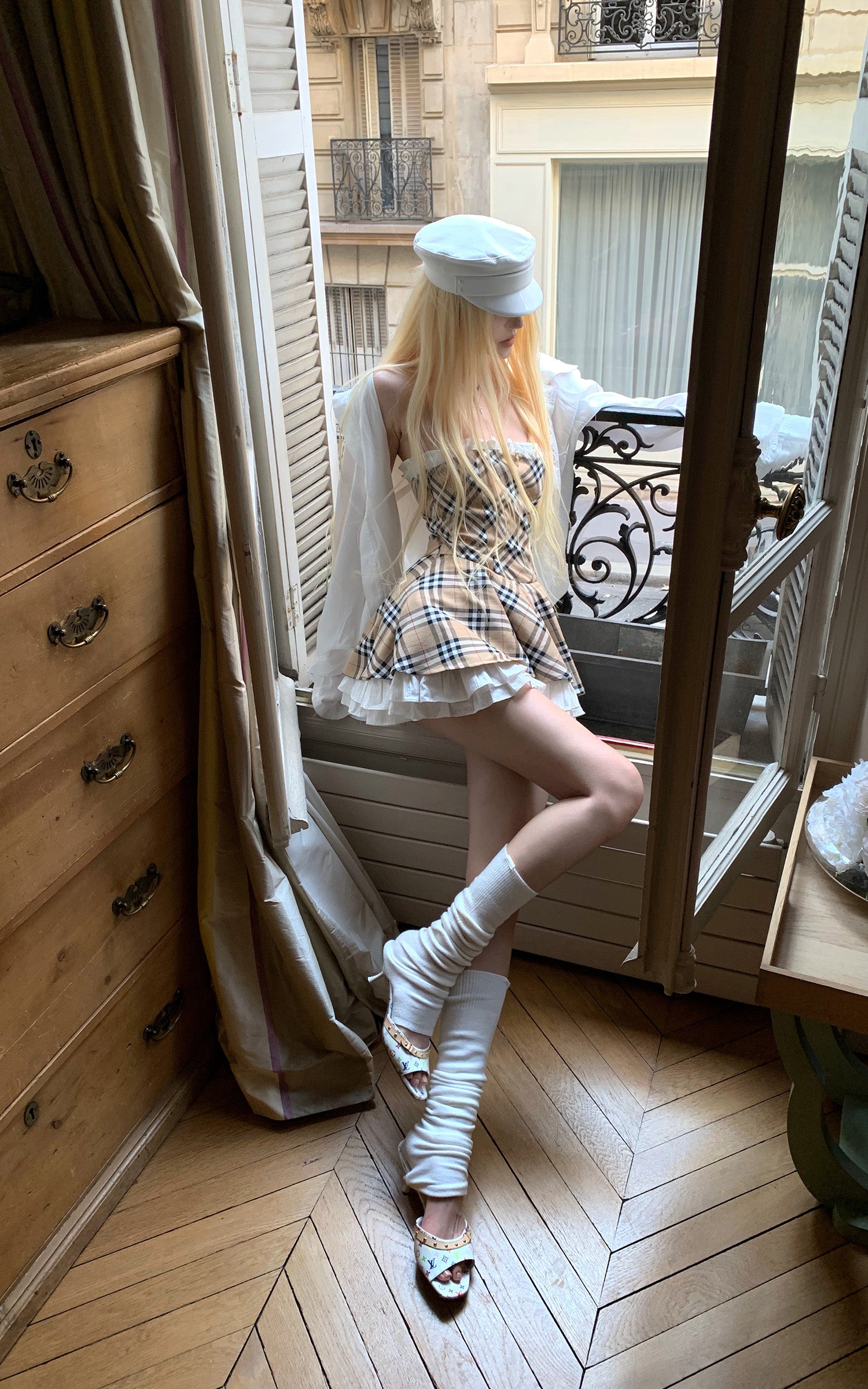Robe évasée à carreaux avec ourlet en dentelle superposée
