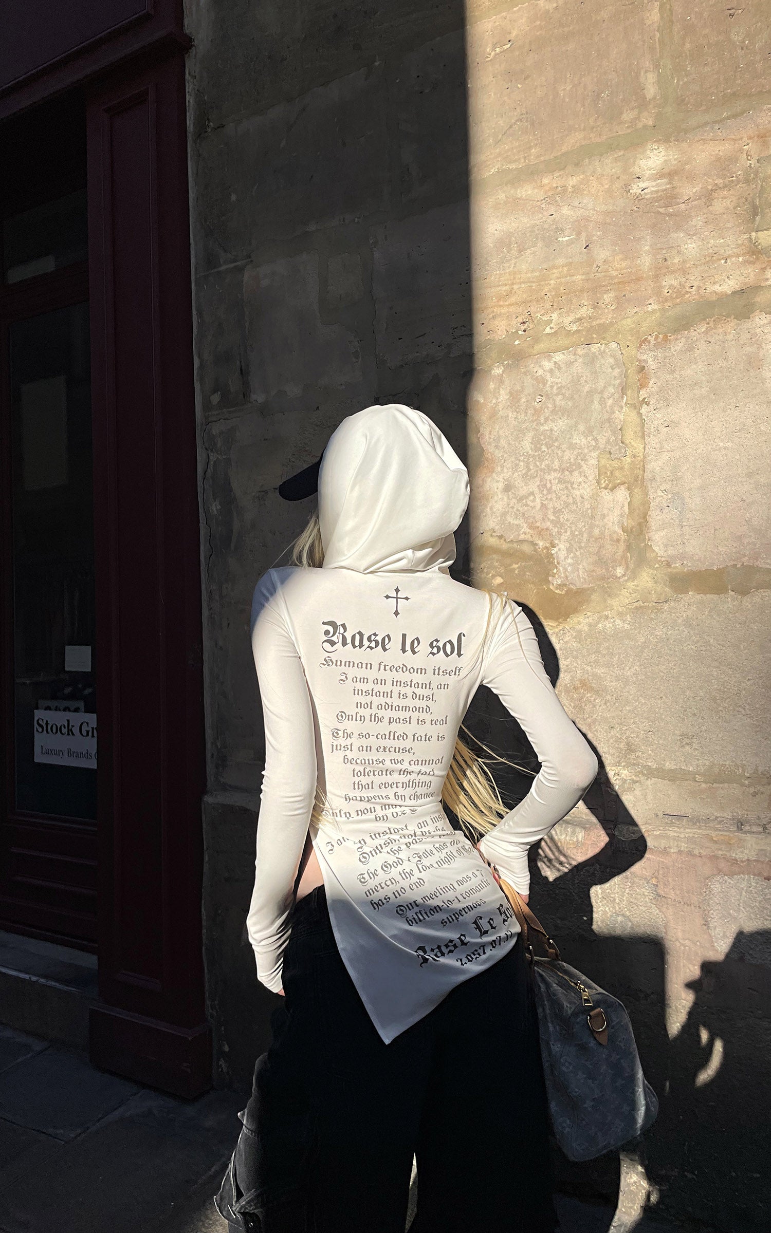 Rase le sol Printed Fitted Hoodie with Slit Hem