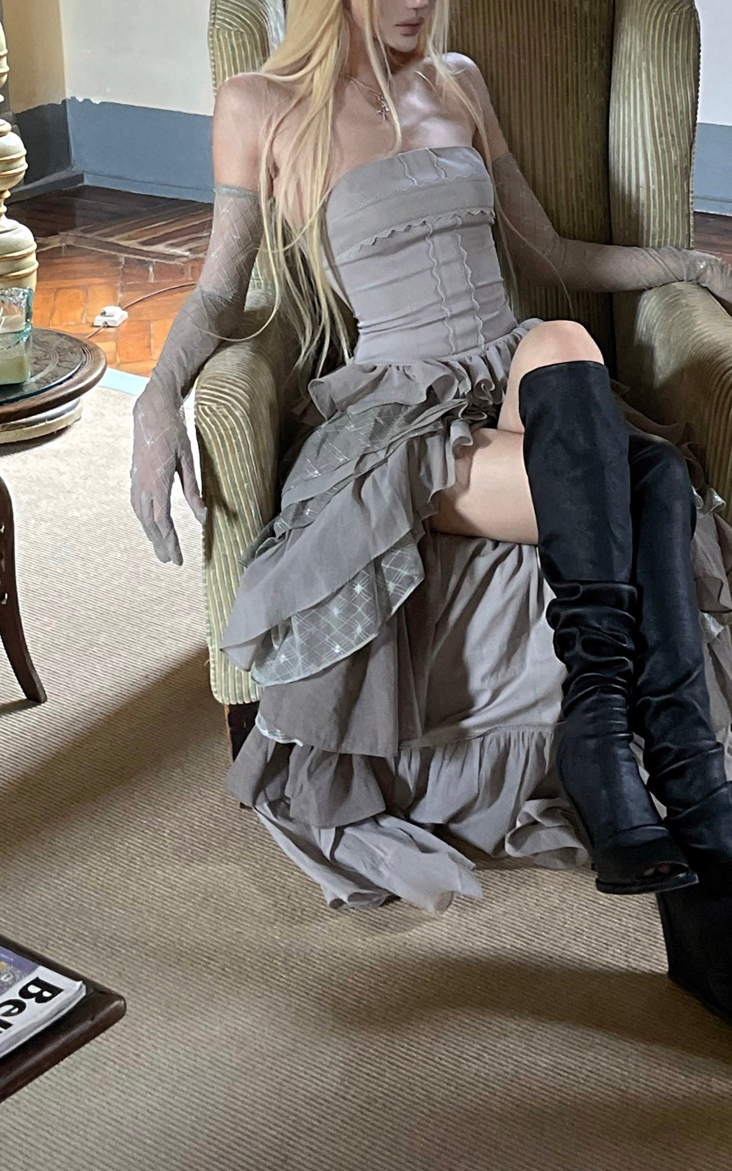 Rase le sol Tiered Lace-Panel Bustier Dress with Sheer Gloves