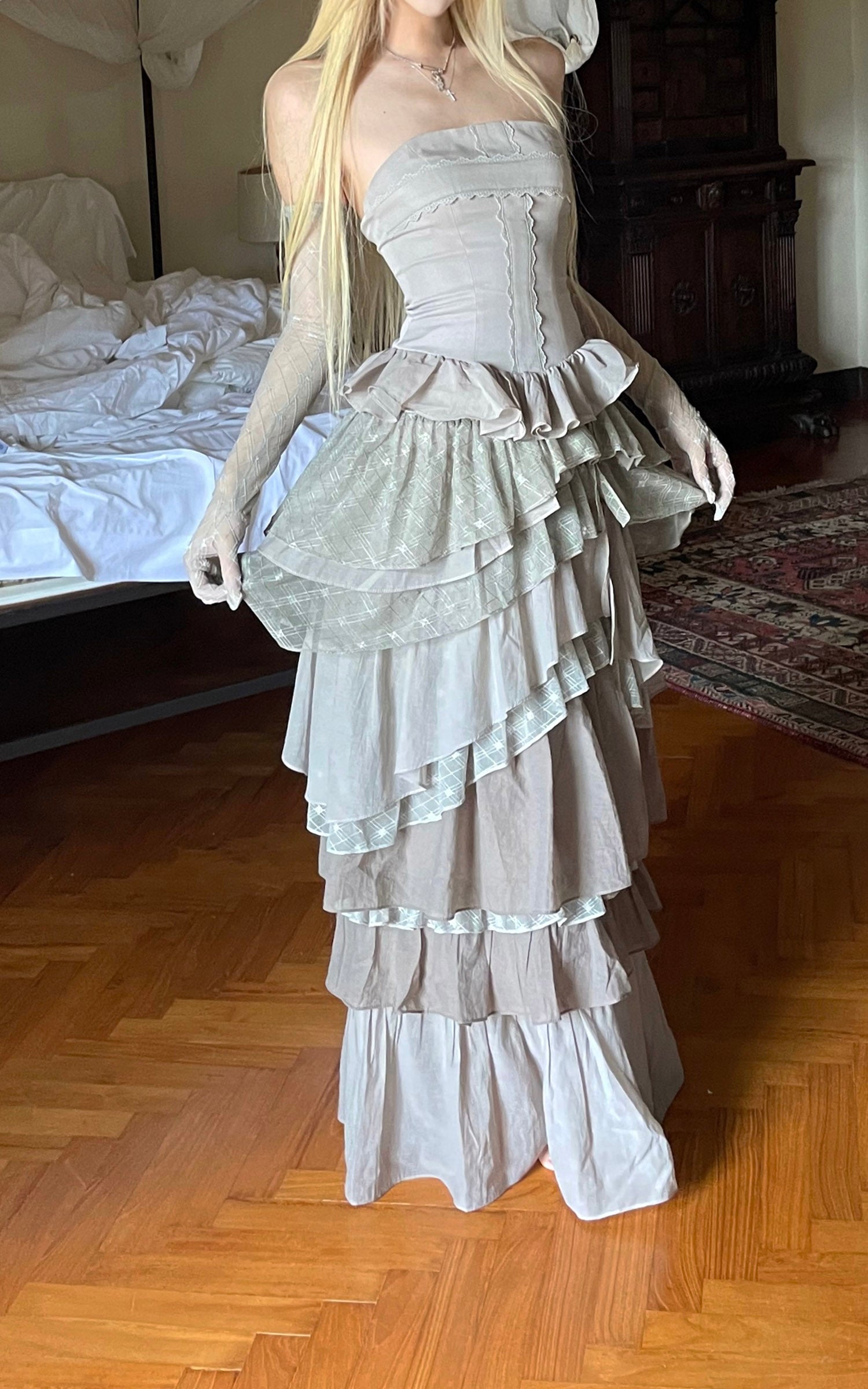 Rase le sol Tiered Lace-Panel Bustier Dress with Sheer Gloves