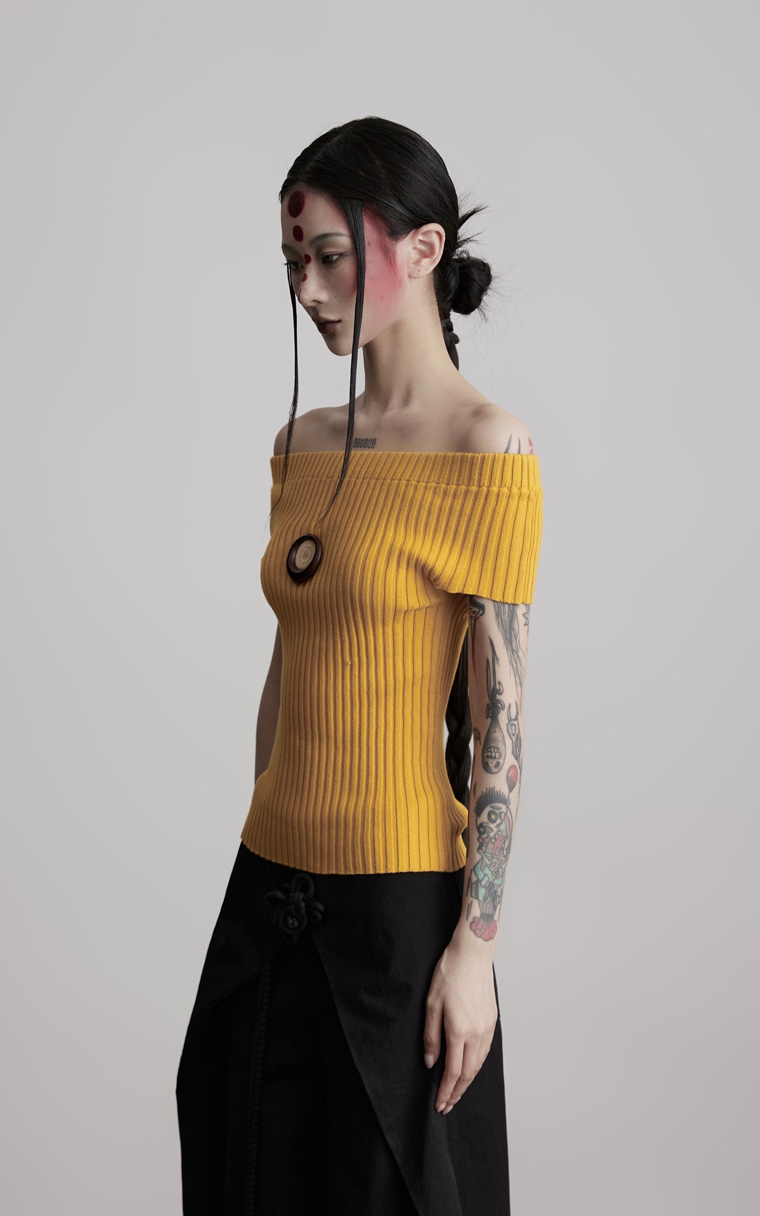 DOINDULGE Off-Shoulder Ribbed Knit Top with Wooden Medallion Detail