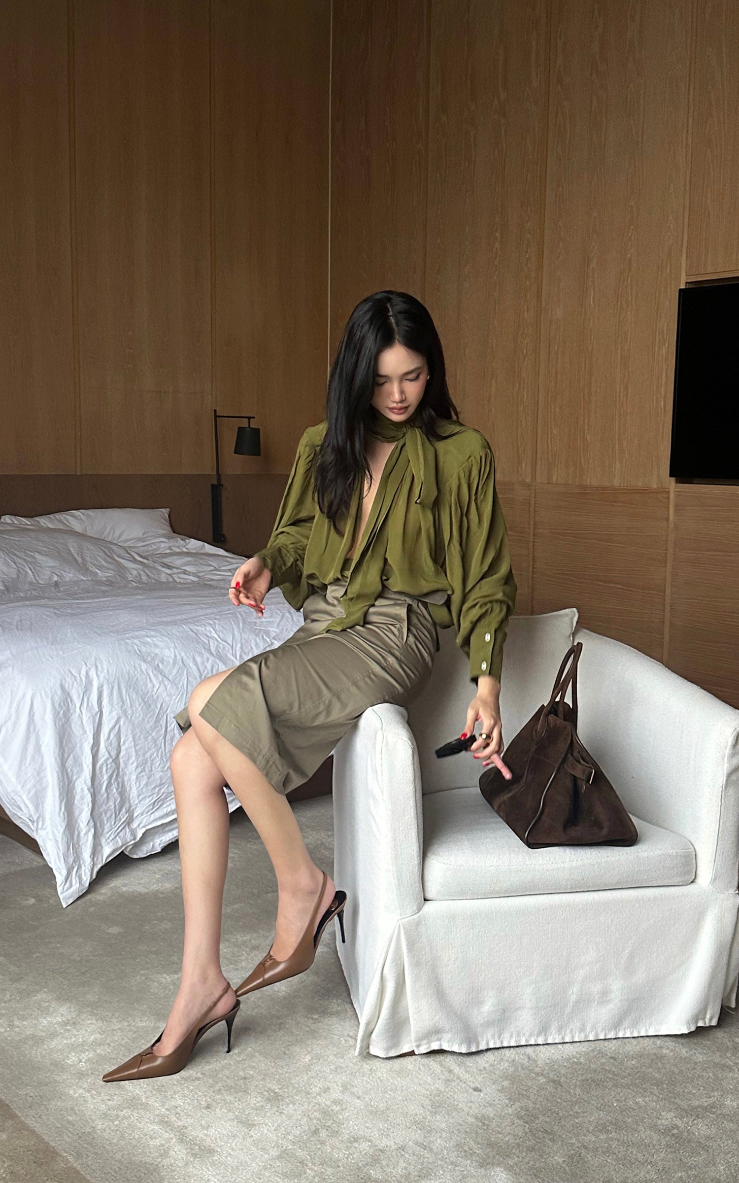 ROVENTE High-Slit Maxi Skirt with Draped Silhouette