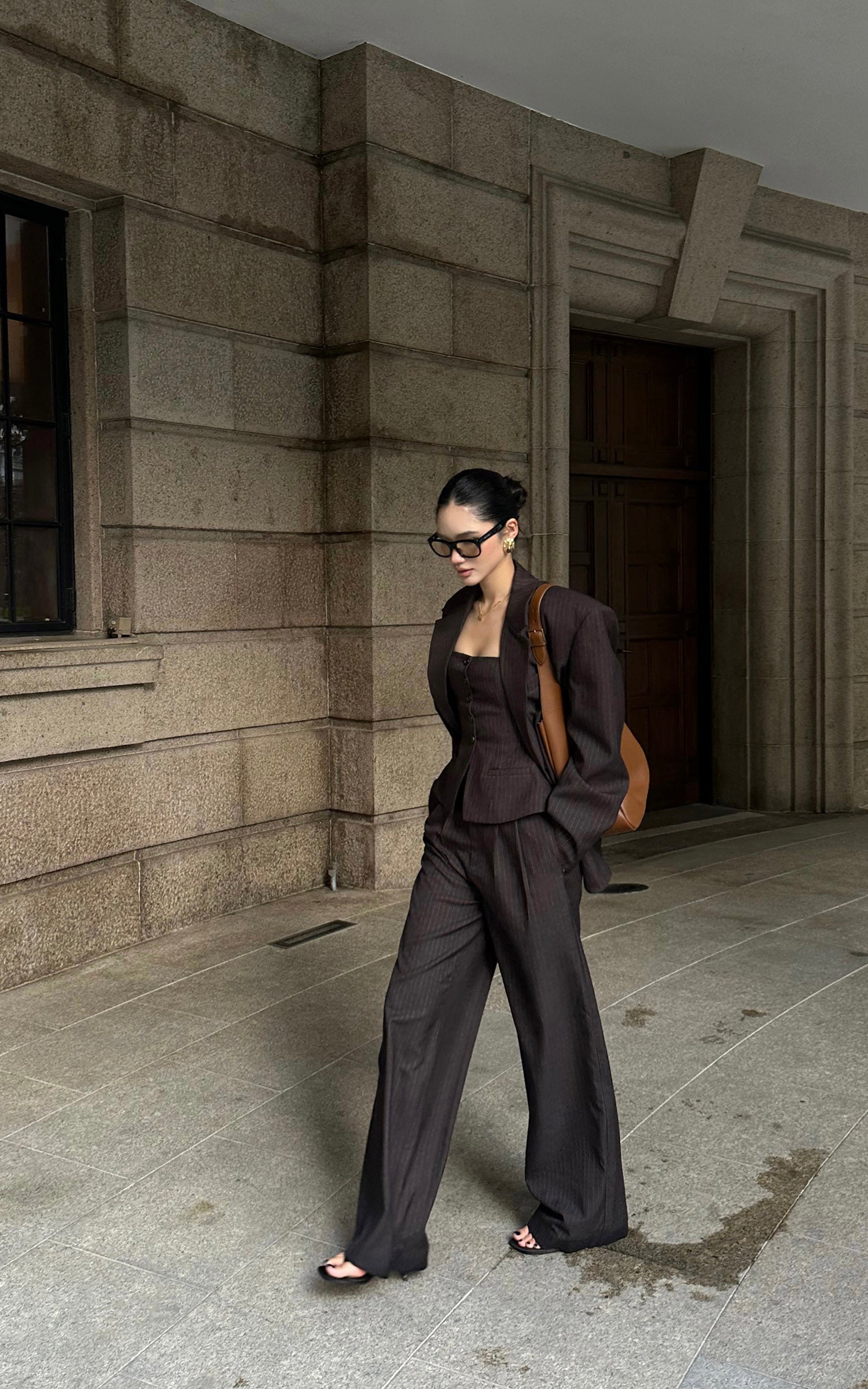 ROVENTE Pinstripe Wide-Leg Trousers with Pleated Front and Tailored Waist