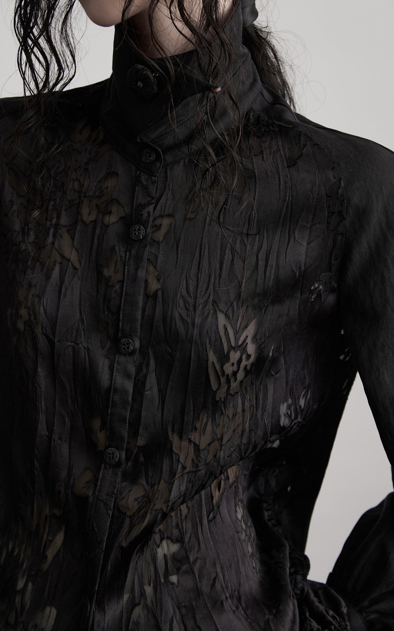 DOINDULGE Textured Jacquard Shirt with High Collar and Ruched Hem
