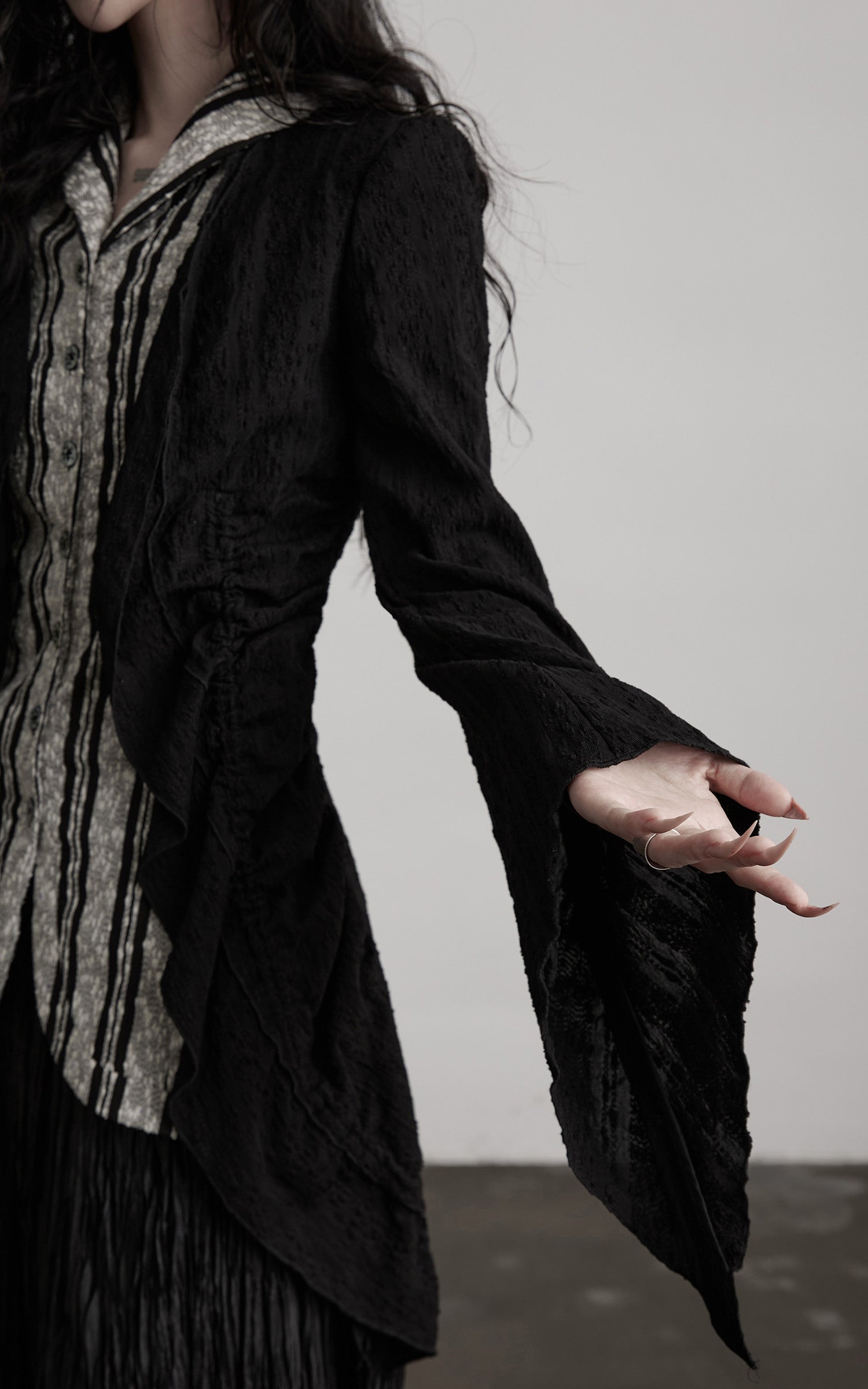 DOINDULGE Textured Striped Collar Shirt