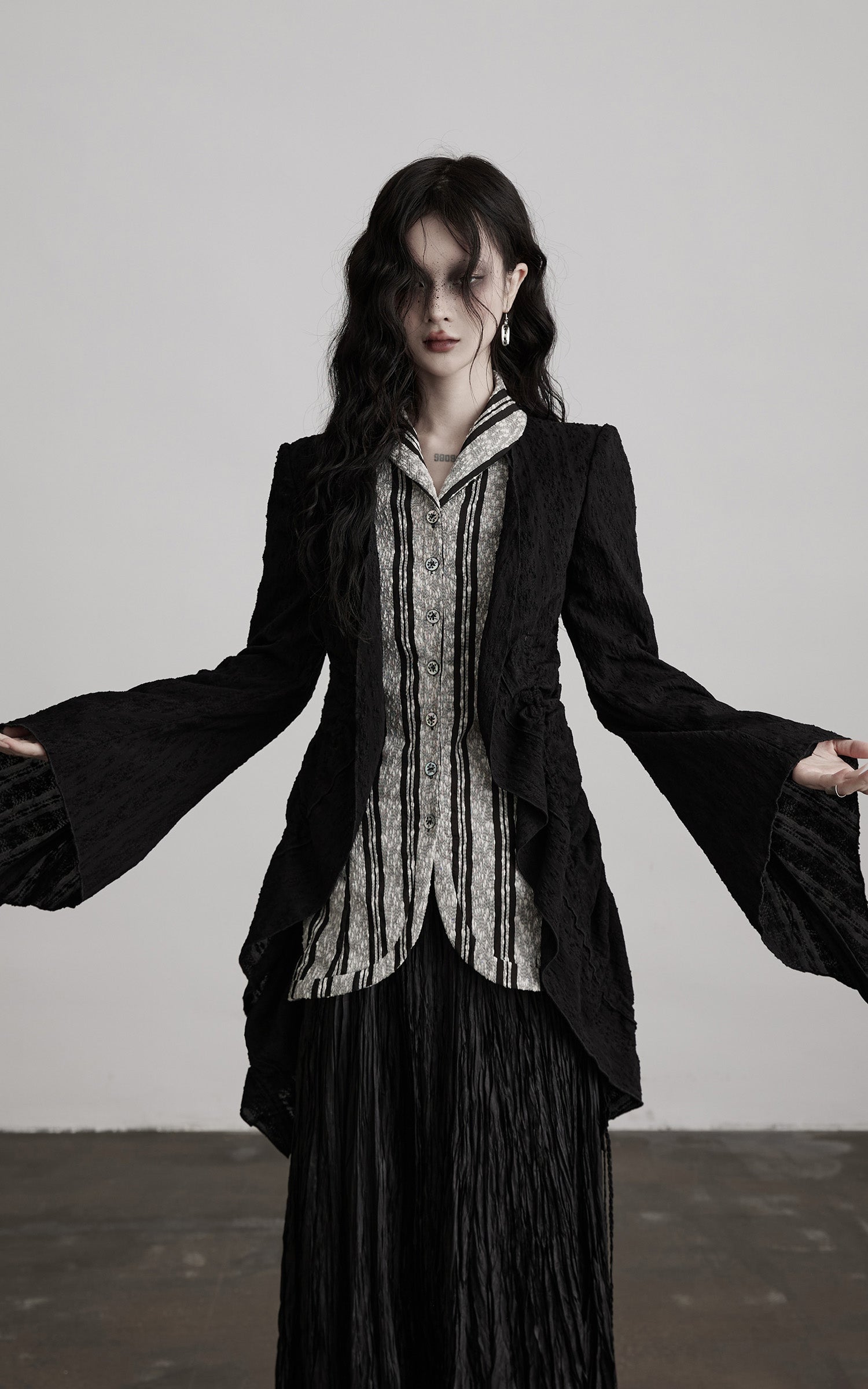 DOINDULGE Textured Striped Collar Shirt