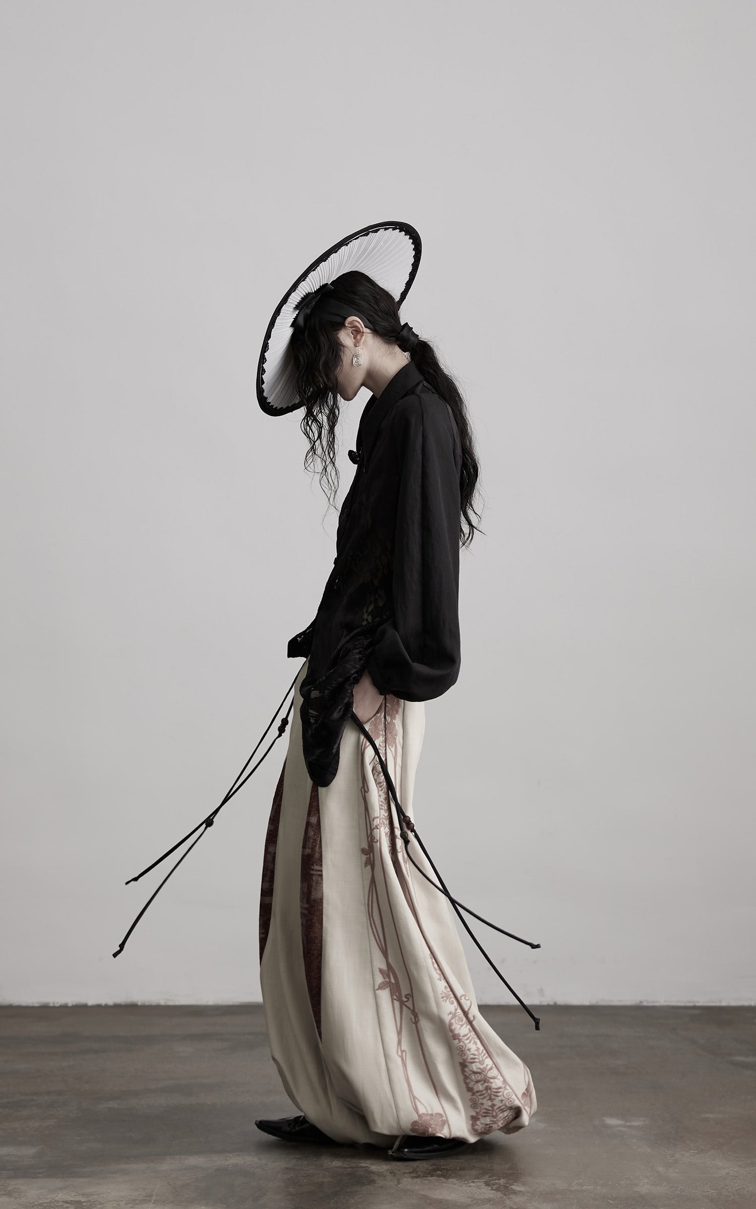 DOINDULGE Textured Jacquard Shirt with High Collar and Ruched Hem