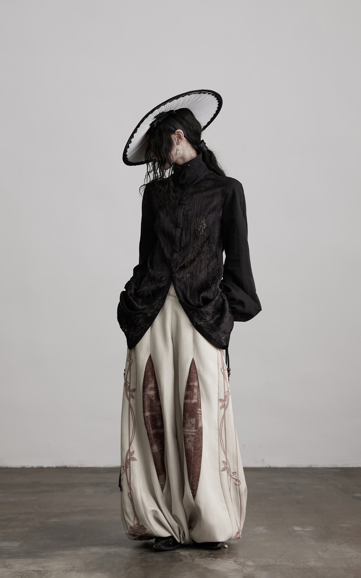 DOINDULGE Textured Jacquard Shirt with High Collar and Ruched Hem