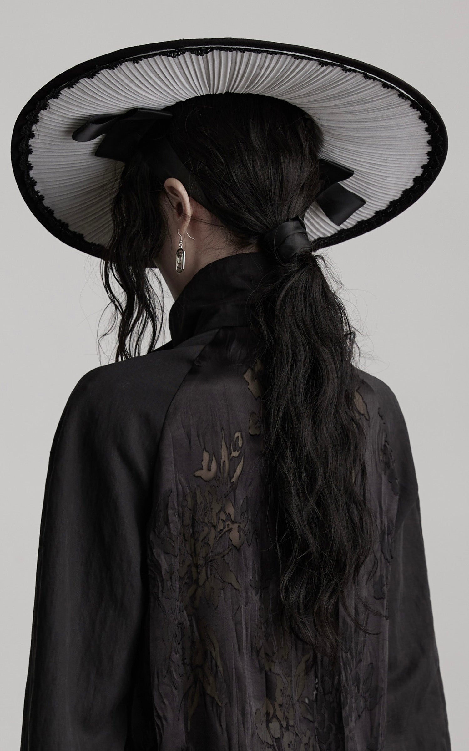 DOINDULGE Textured Jacquard Shirt with High Collar and Ruched Hem