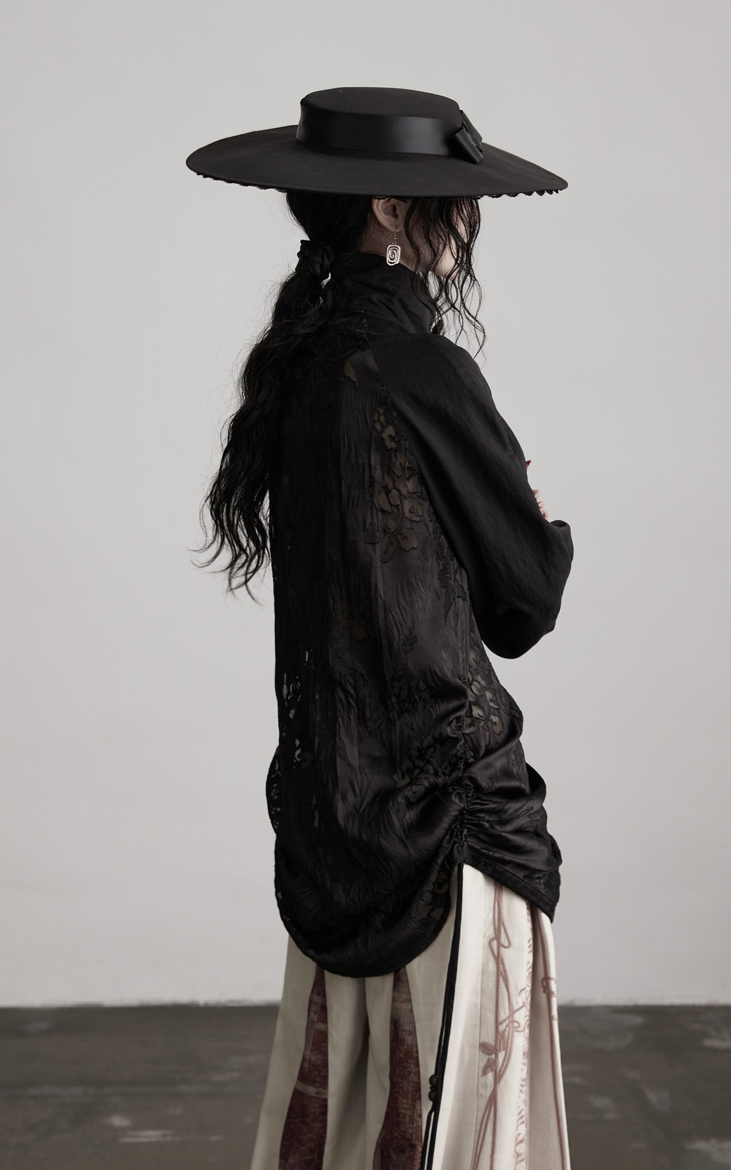 DOINDULGE Textured Jacquard Shirt with High Collar and Ruched Hem