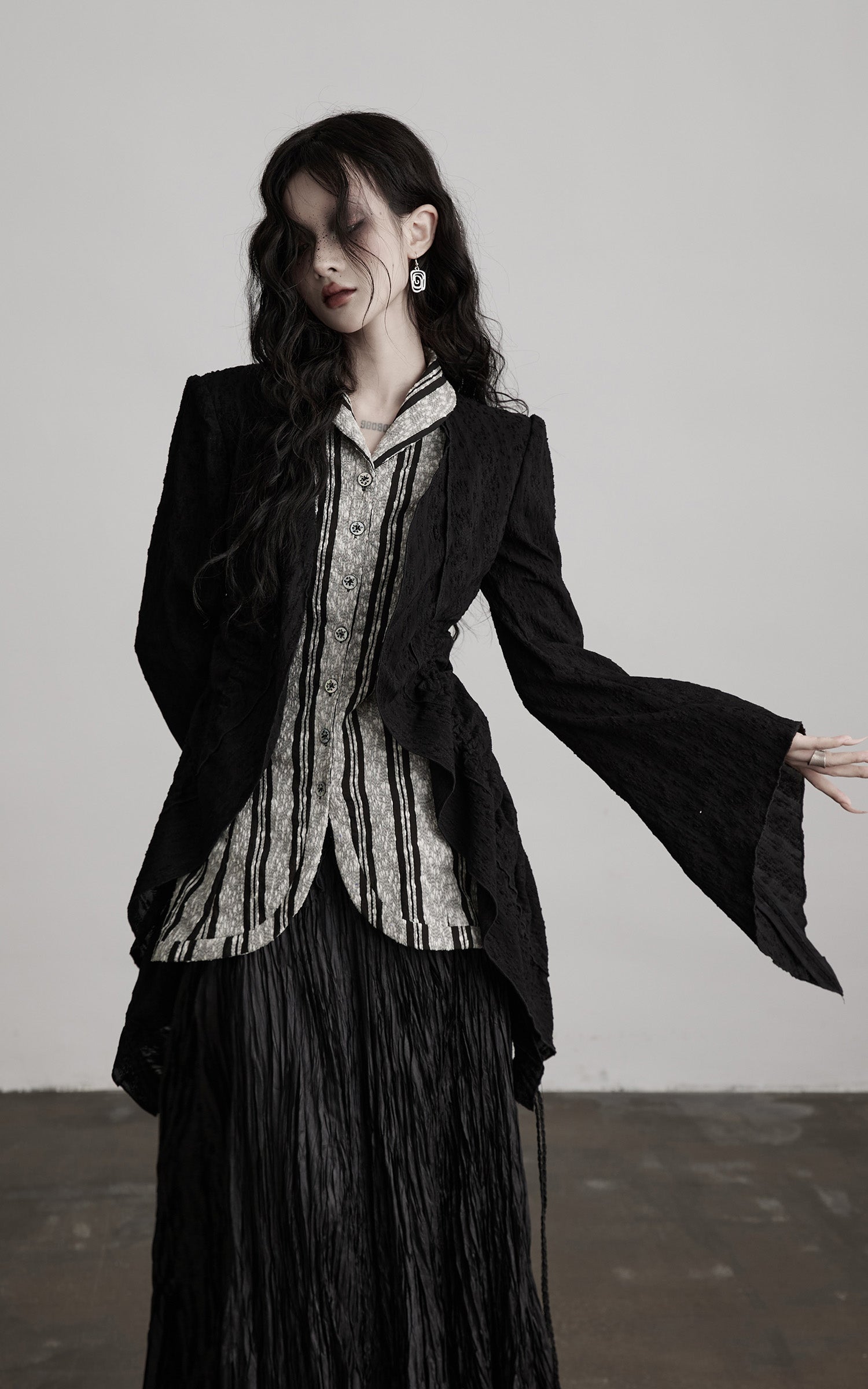 DOINDULGE Textured Striped Collar Shirt