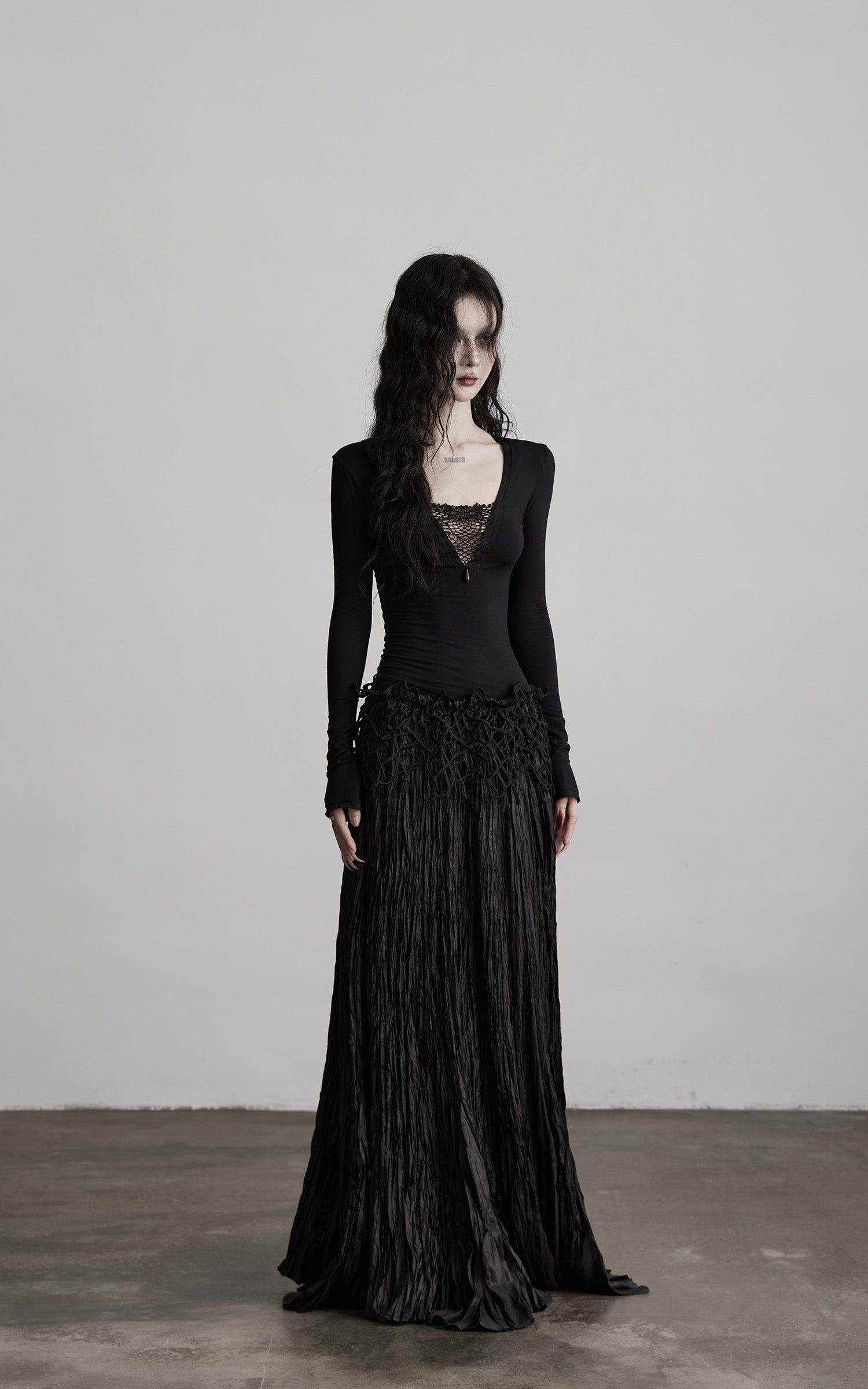 DOINDULGE Deep V Lace Detail Long Sleeve T-Shirt