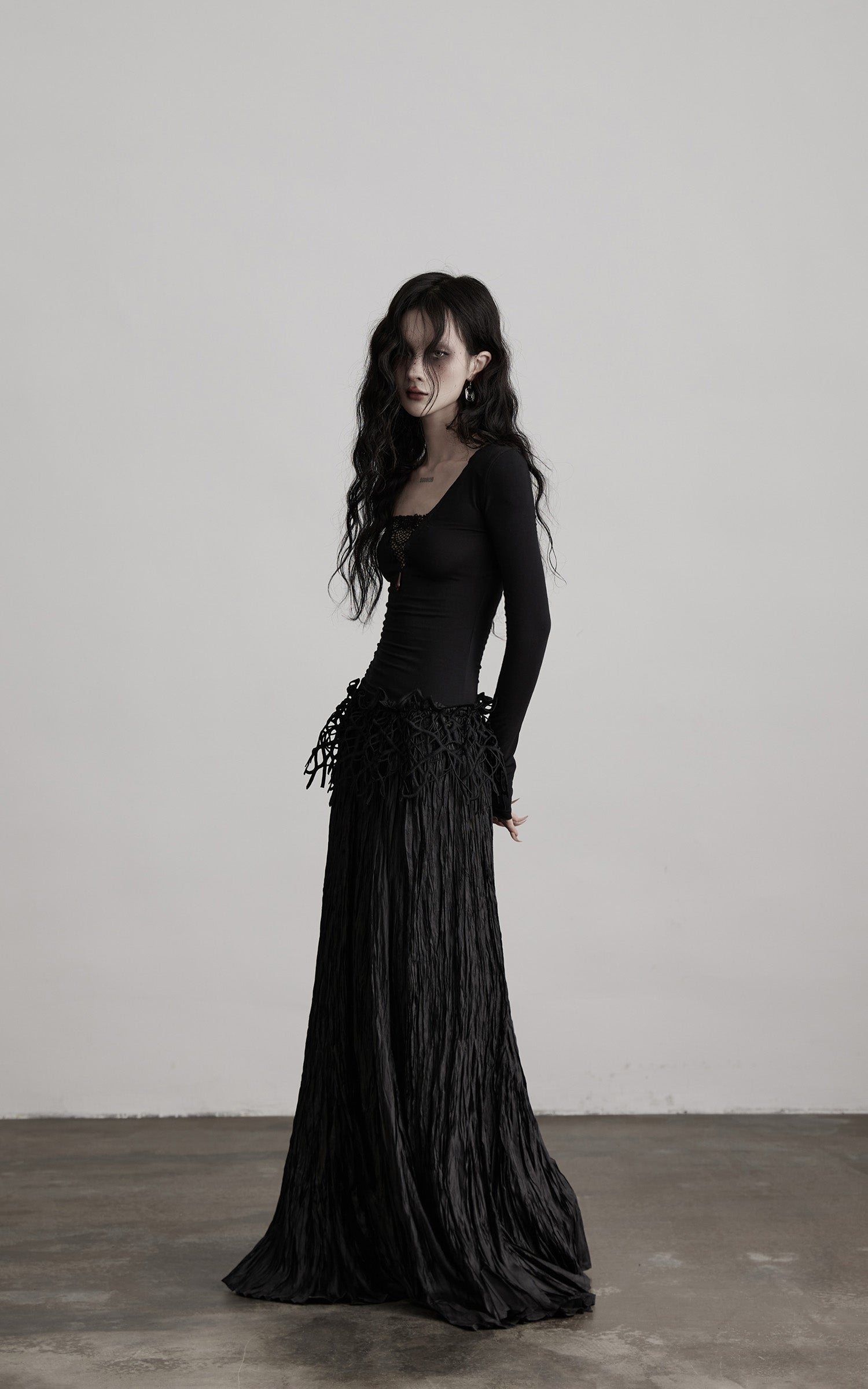 DOINDULGE Deep V Lace Detail Long Sleeve T-Shirt