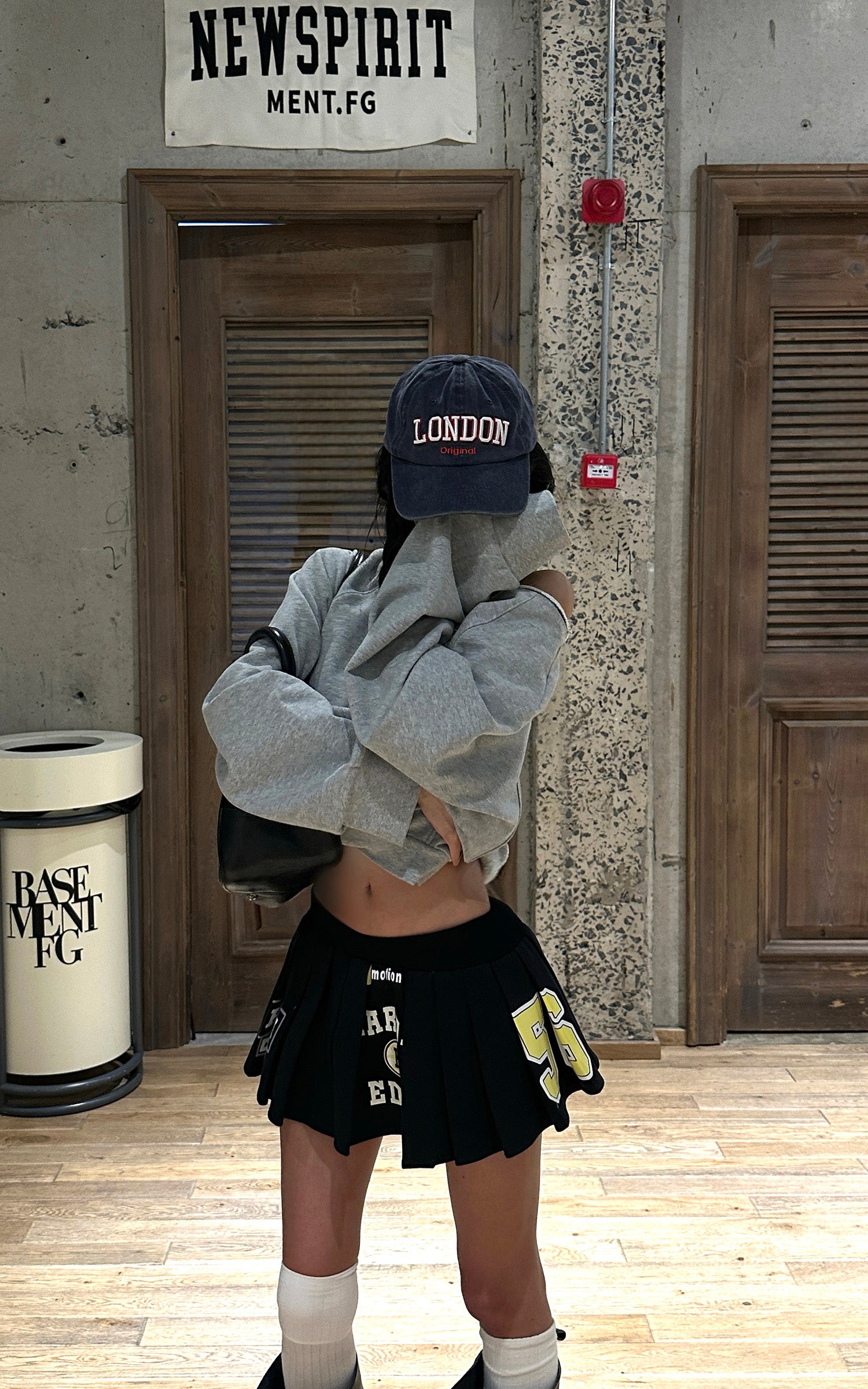 WARDEN EDGE Oversized Grey Sweatshirt with Embroidered W Logo