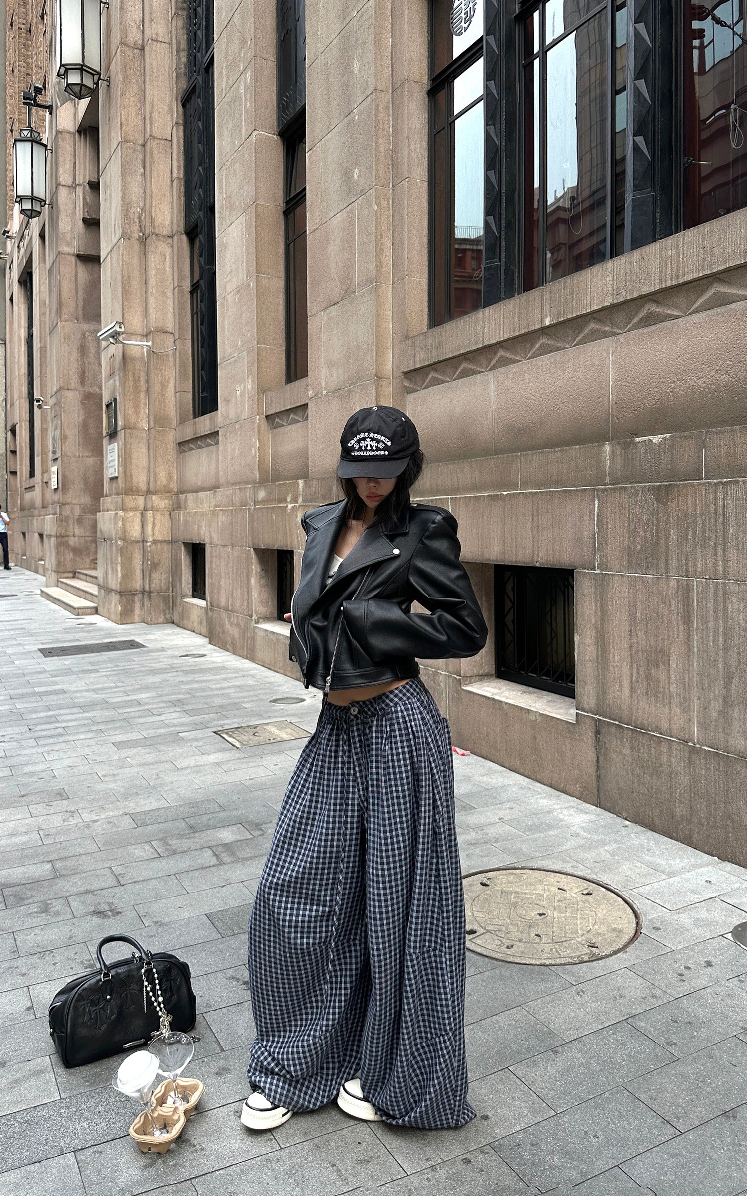 WARDEN EDGE Cropped Leather Jacket with Zipper Detail