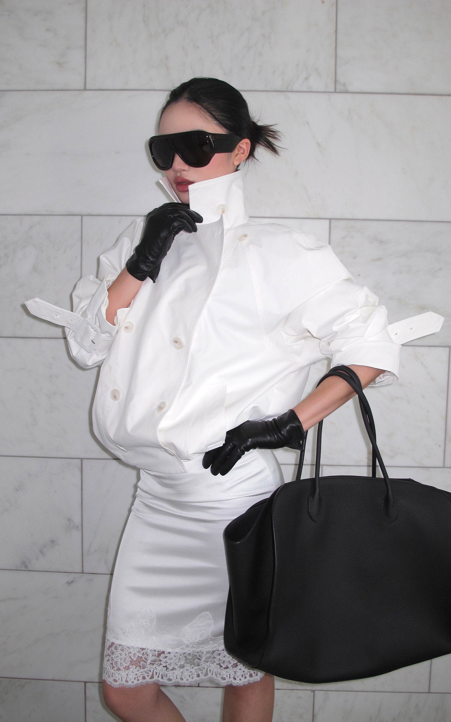 ROVENTE Cropped Double-Breasted Trench Jacket with Structured Lapels and Buckled Cuffs