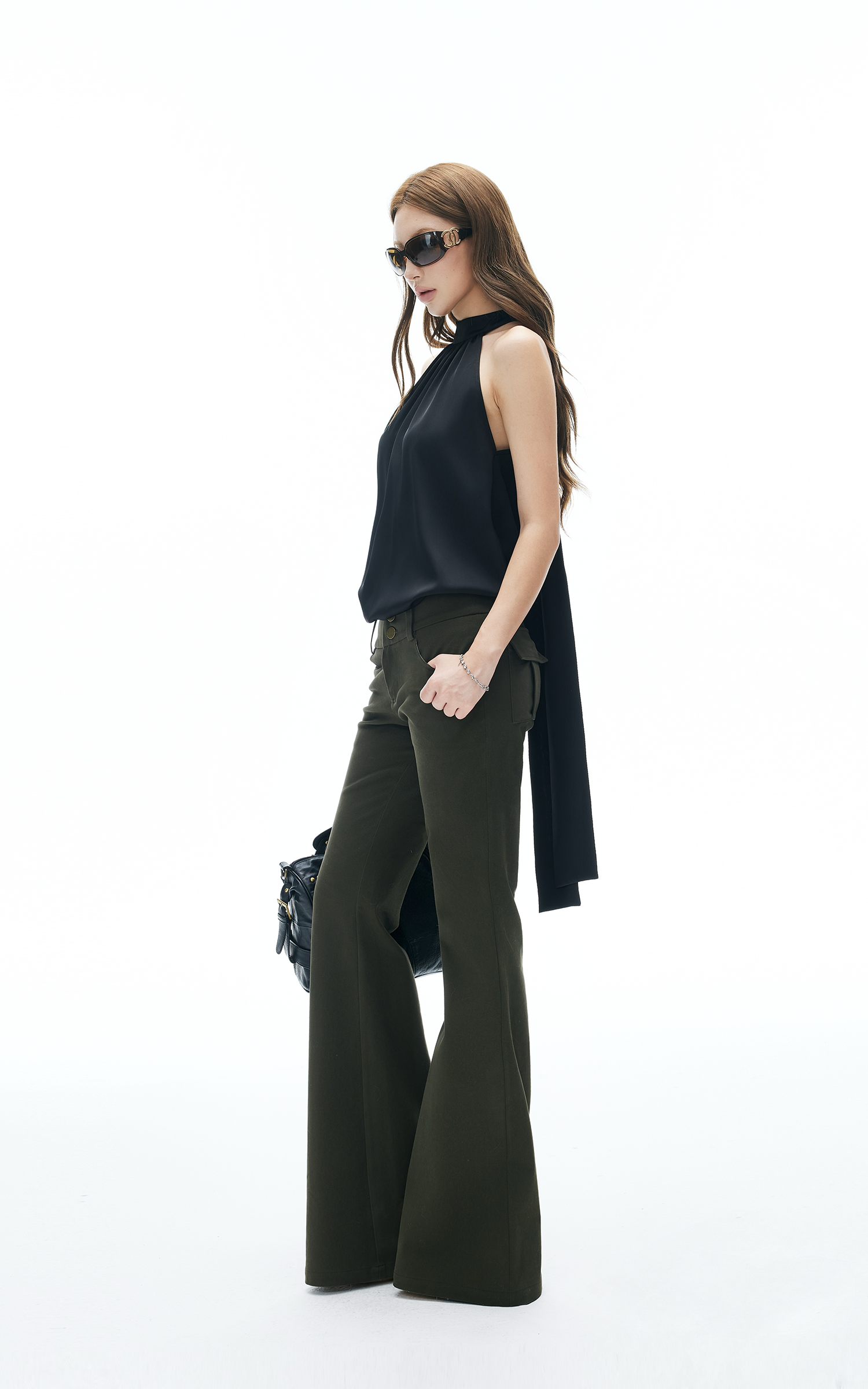 シフォンホルタートップ・リボン＆バックレスデザイン