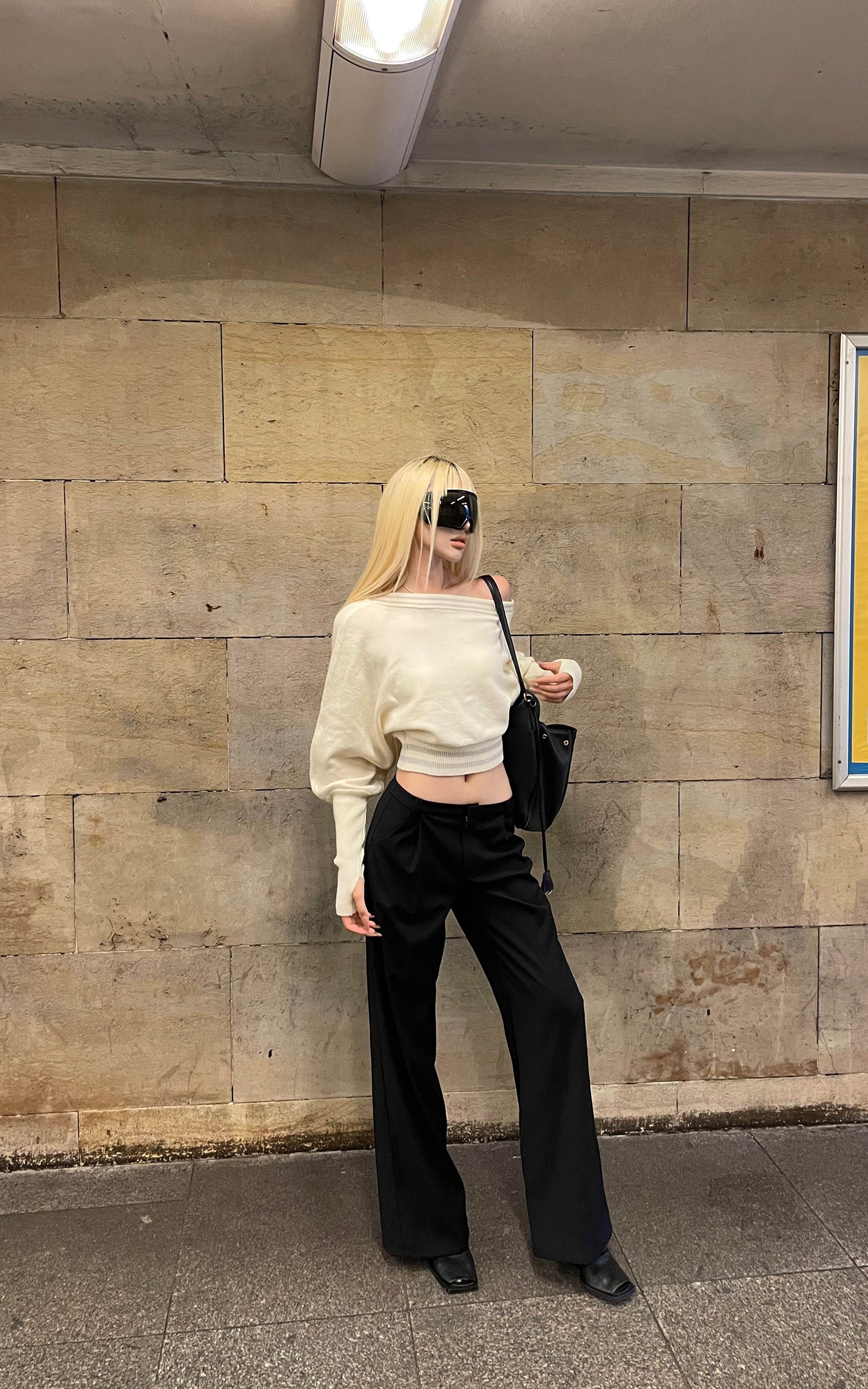Rase le sol Off-Shoulder Knit Cropped Sweater