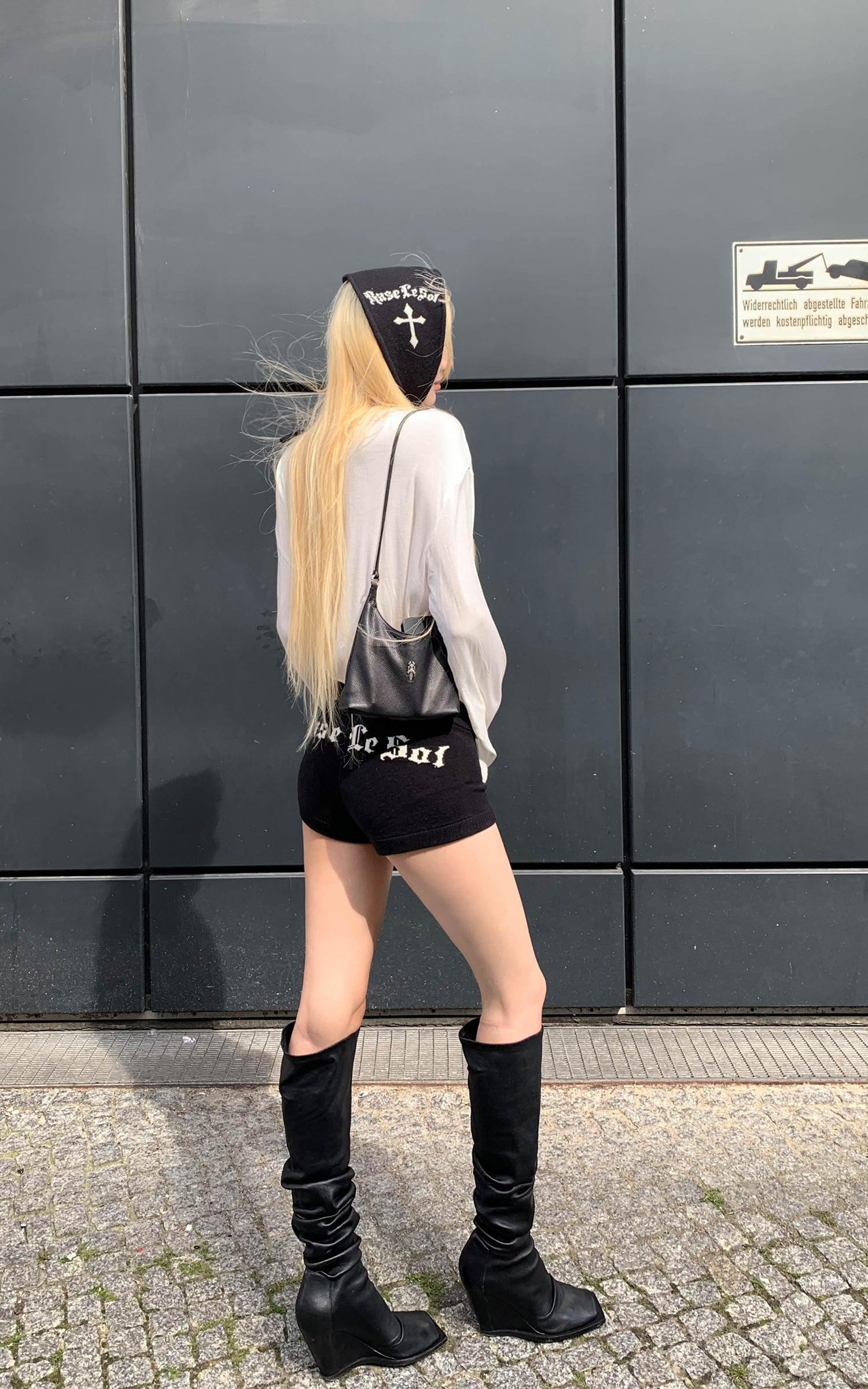 Rase le sol Knitted Shorts with Matching Headscarf