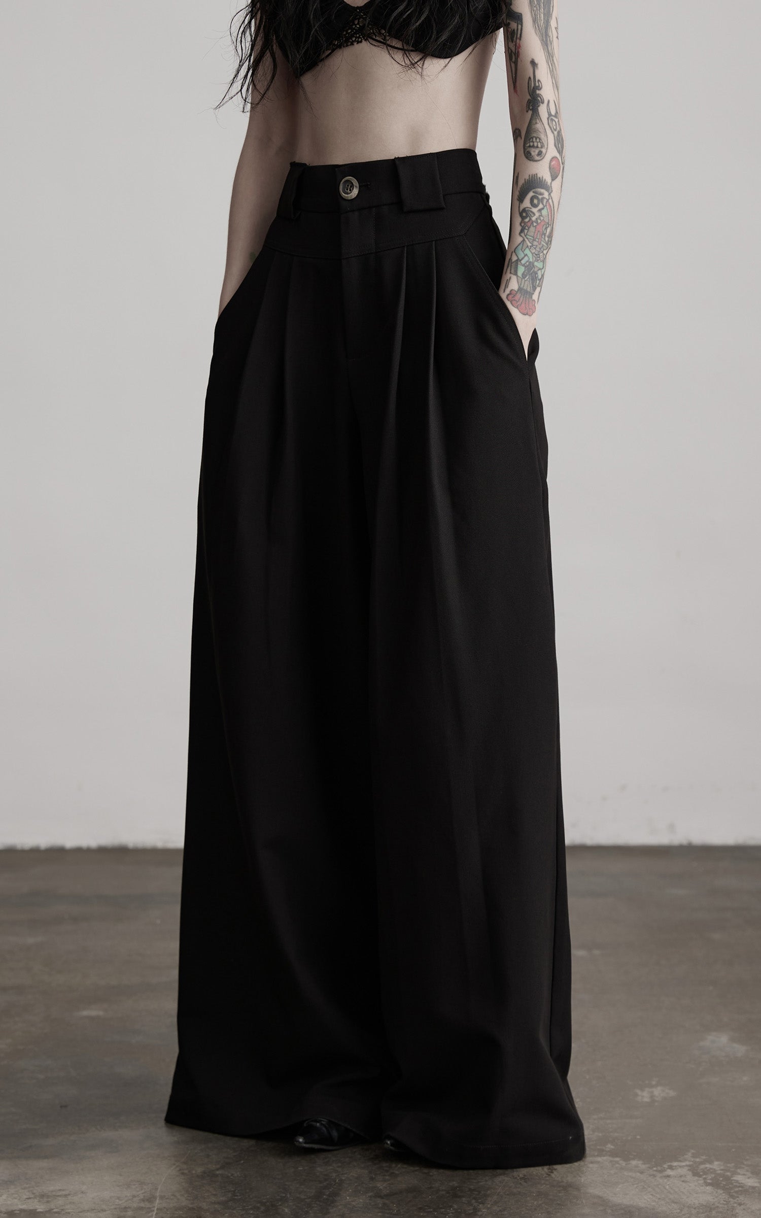 DOINDULGE Wide Leg Pleated Trousers with Structured Waistband