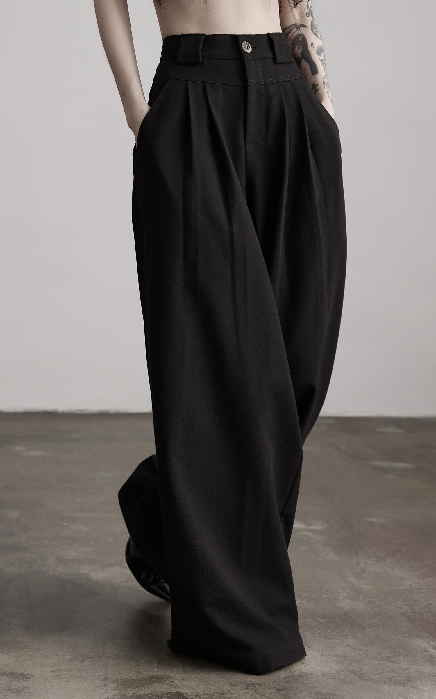DOINDULGE Wide Leg Pleated Trousers with Structured Waistband