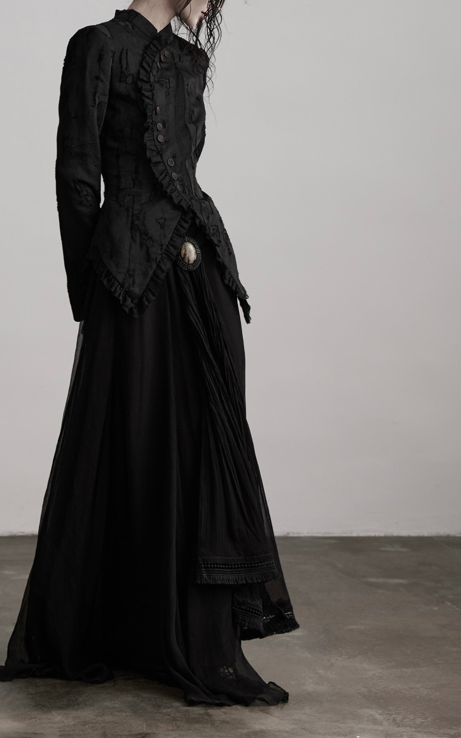 DOINDULGE Textured Asymmetric Blazer with Ruffled Edge and Fitted Silhouette
