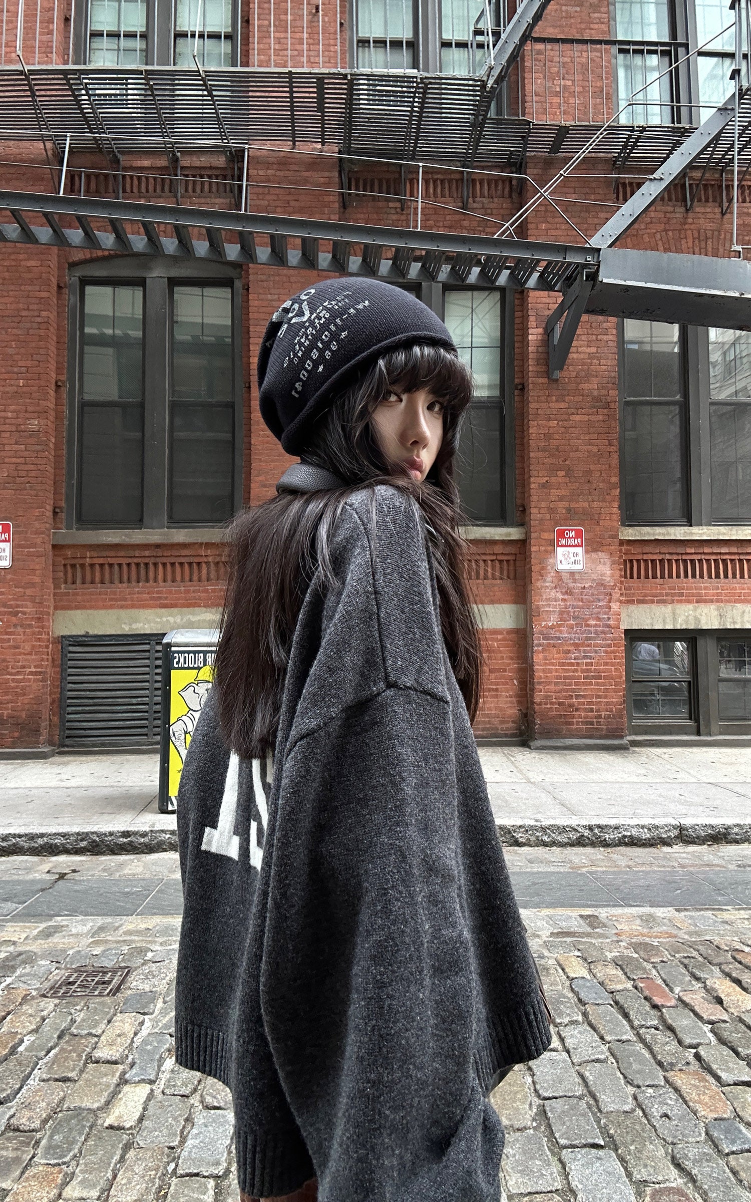 WARDEN EDGE 021 Knit Sweater &amp; Graphic Beanie Set