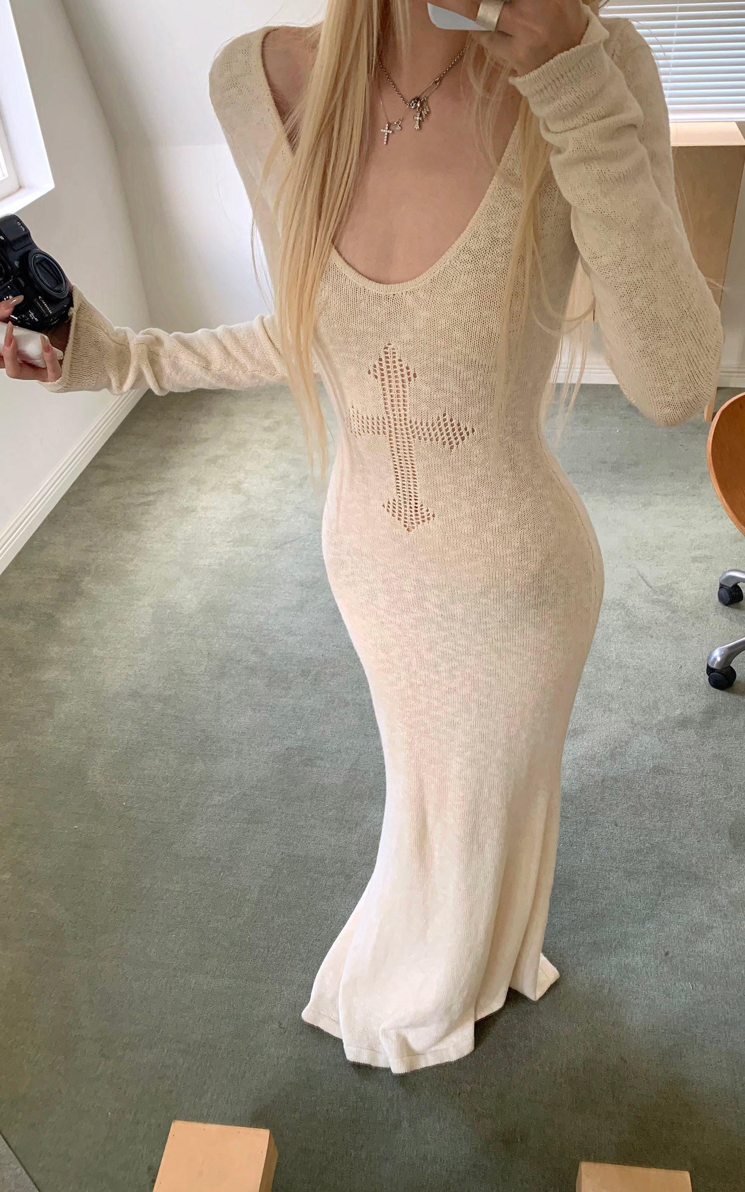 Rase le sol Hollow Cross Knit Maxi Dress
