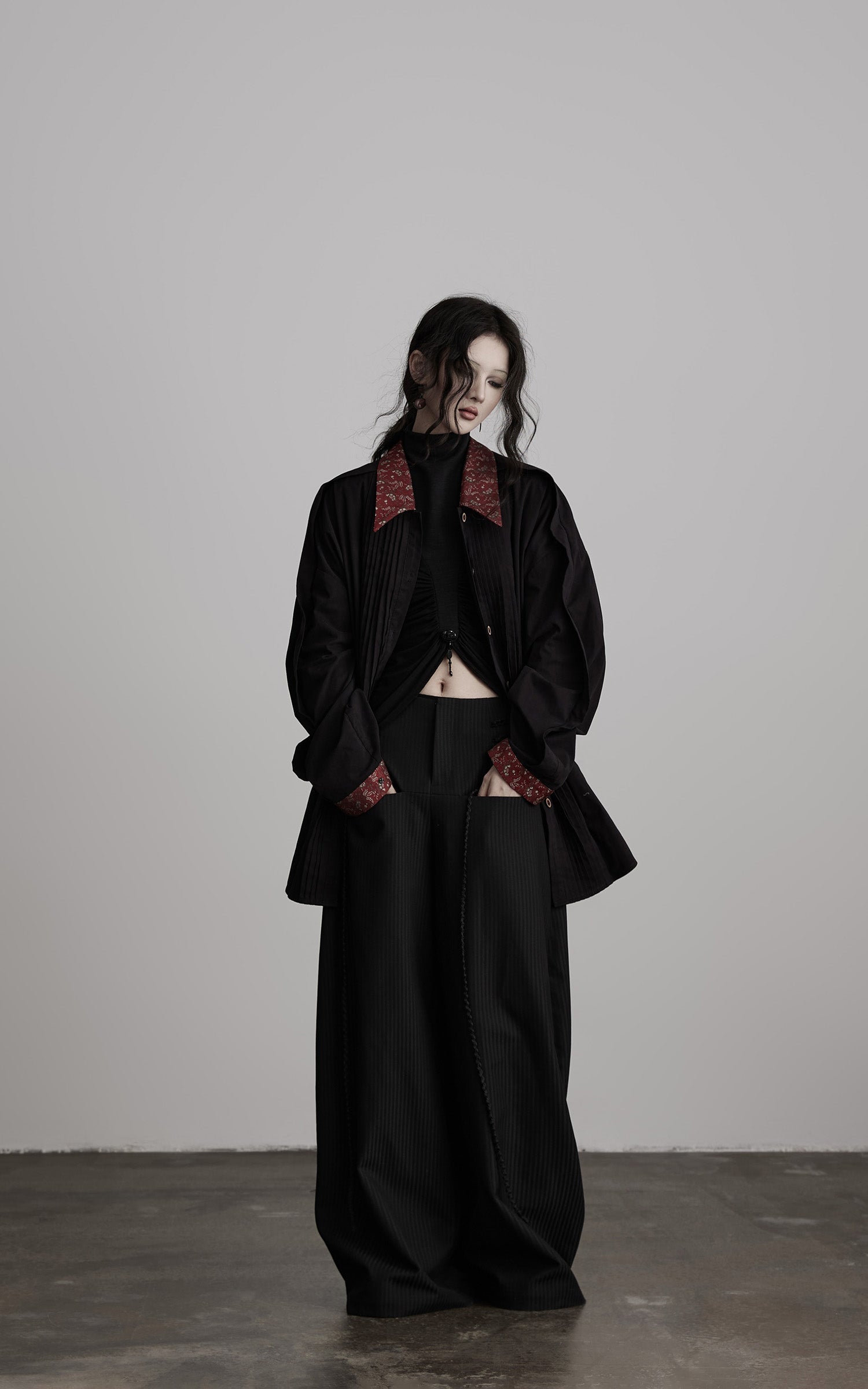 DOINDULGE Oversized Black Shirt with Contrast Collar and Pleated Front