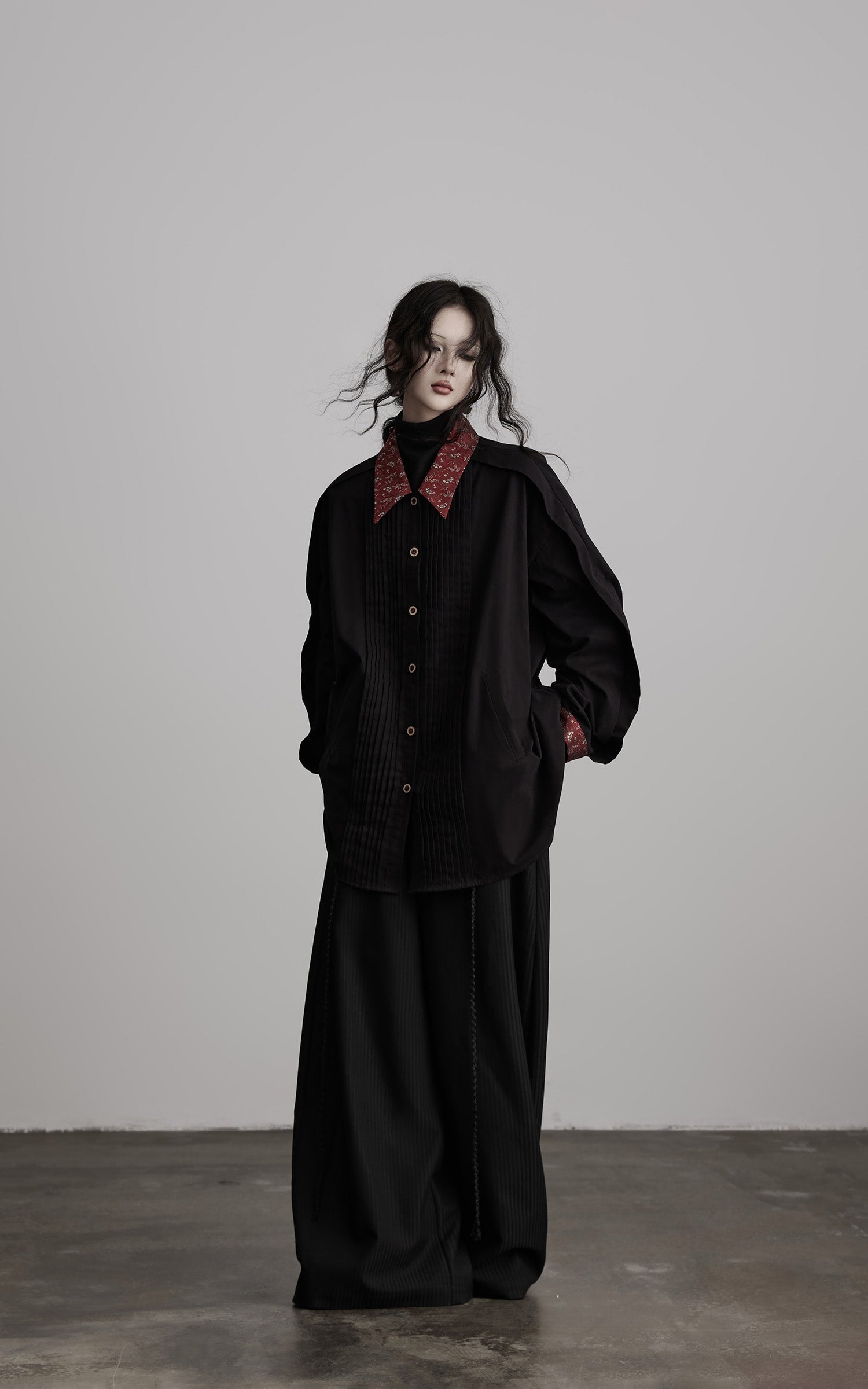 DOINDULGE Oversized Black Shirt with Contrast Collar and Pleated Front