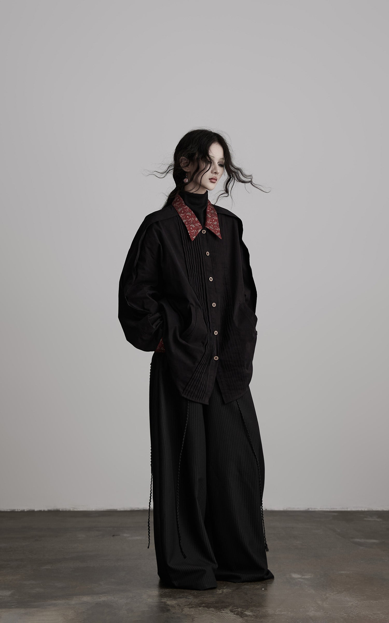 DOINDULGE Oversized Black Shirt with Contrast Collar and Pleated Front
