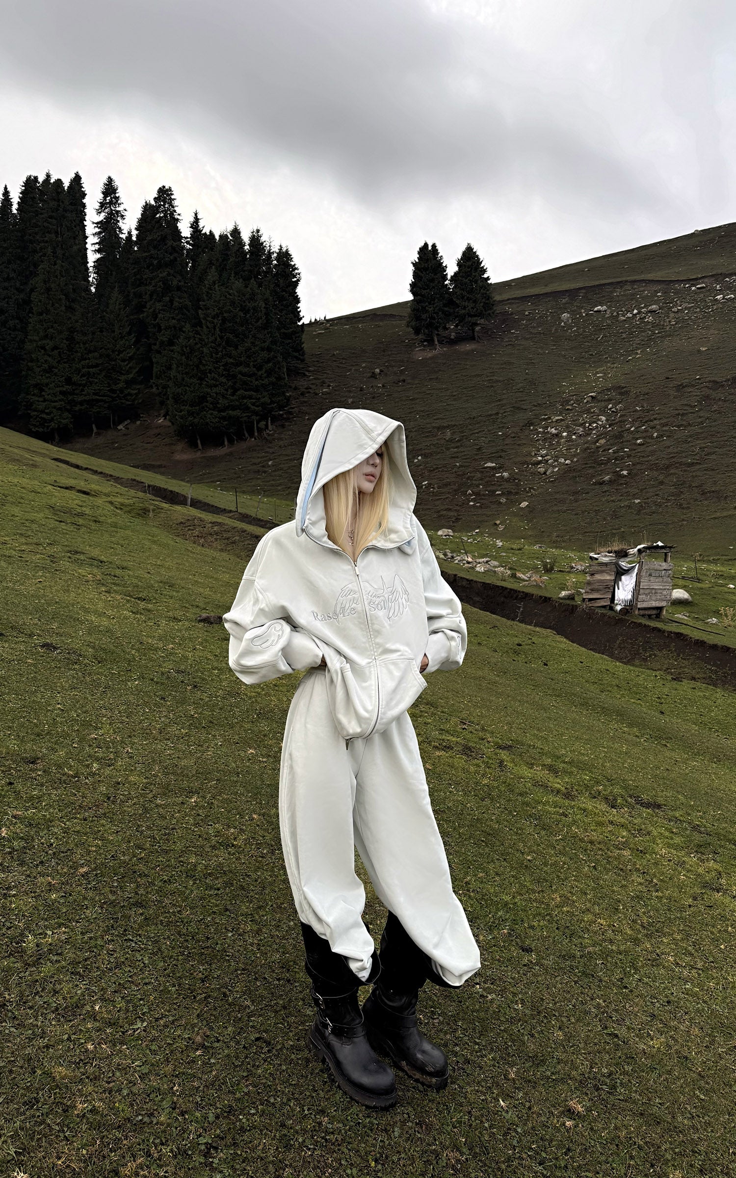 Rase le sol Bunny Ear Hoodie and Wide-Leg Sweatpants Set
