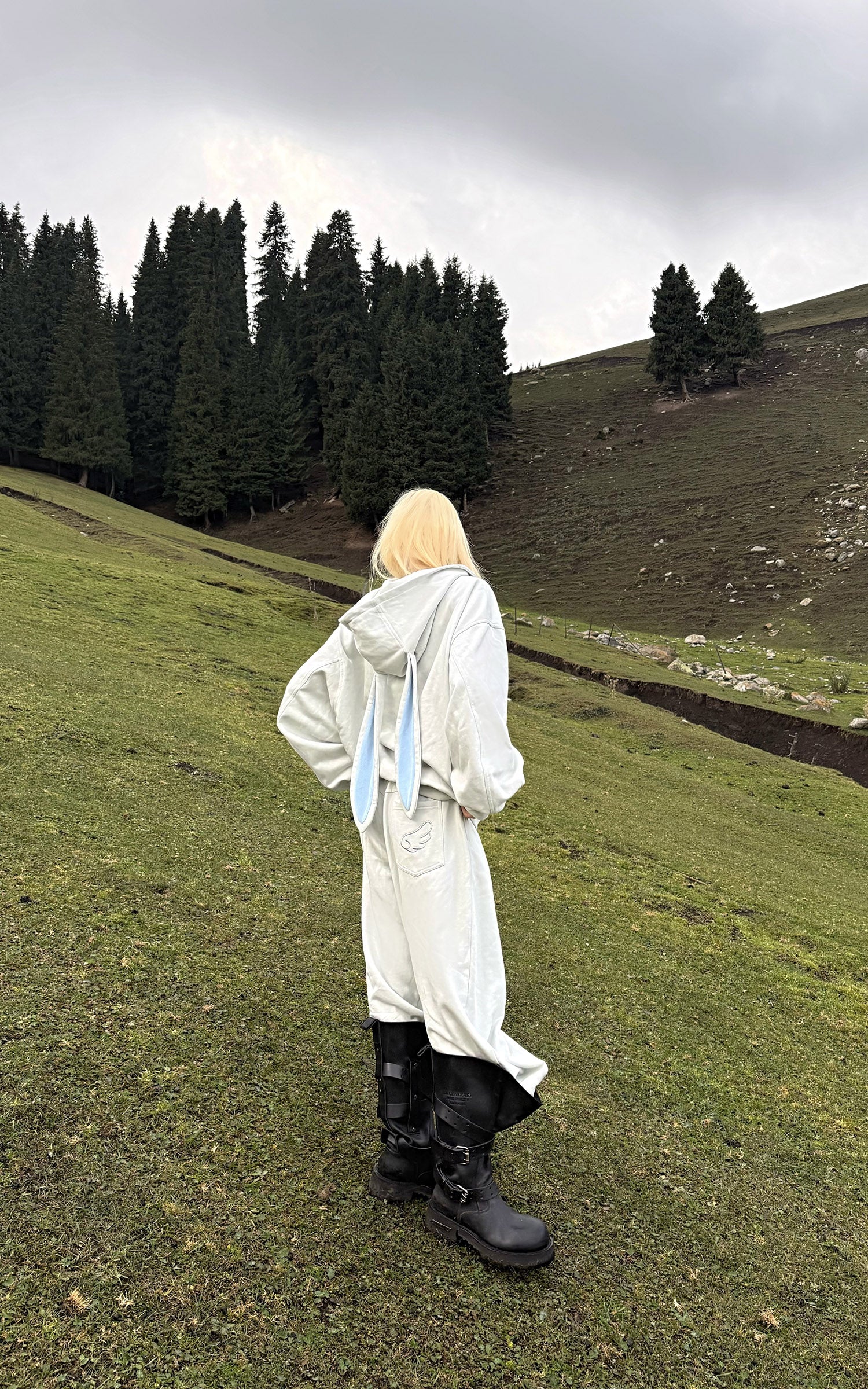 Rase le sol Bunny Ear Hoodie and Wide-Leg Sweatpants Set