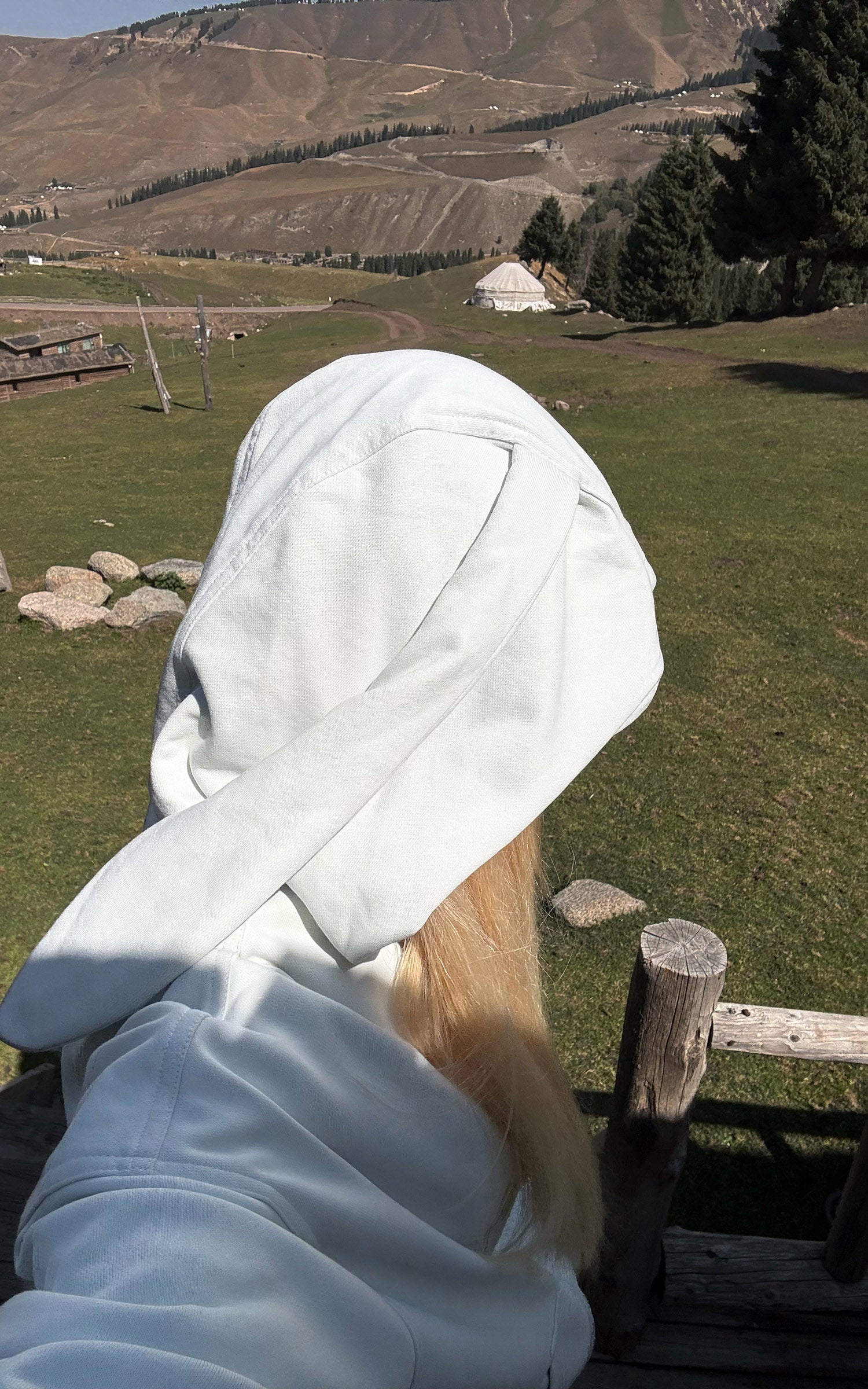 Rase le sol Bunny Ear Hoodie and Wide-Leg Sweatpants Set