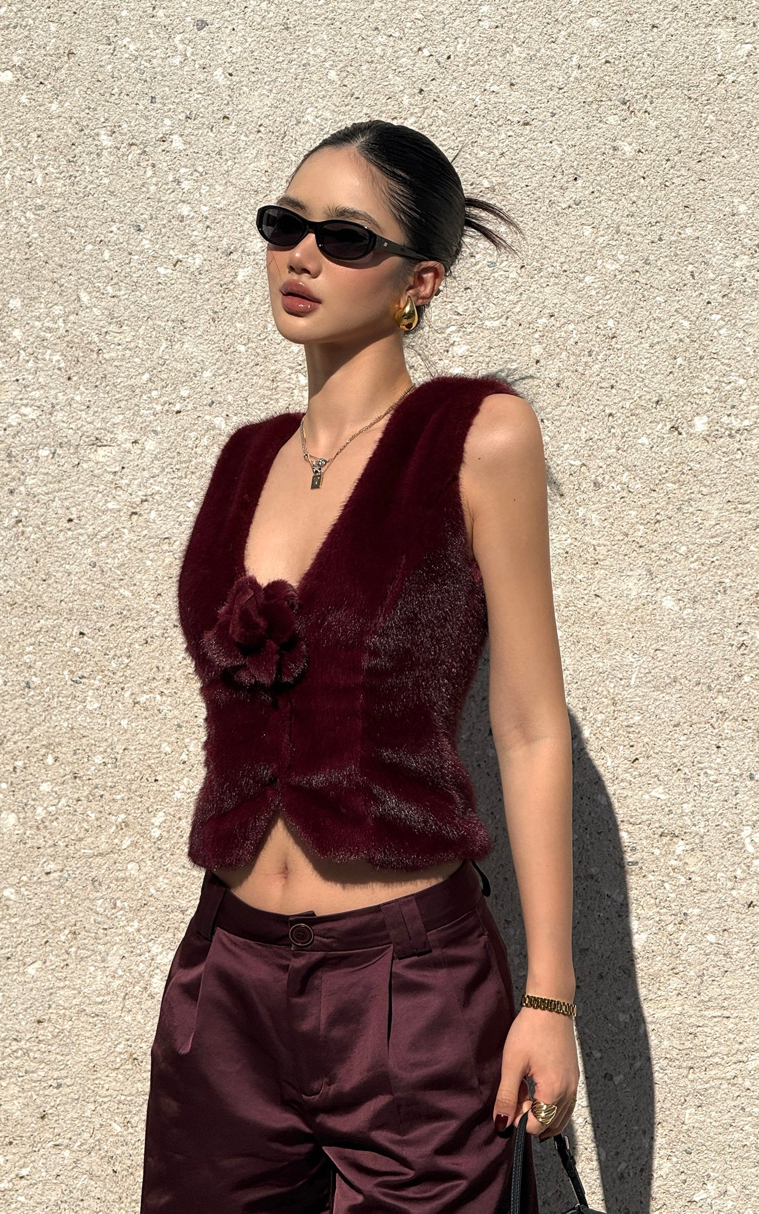 ROVENTE Faux Fur Vest with Detachable Flower