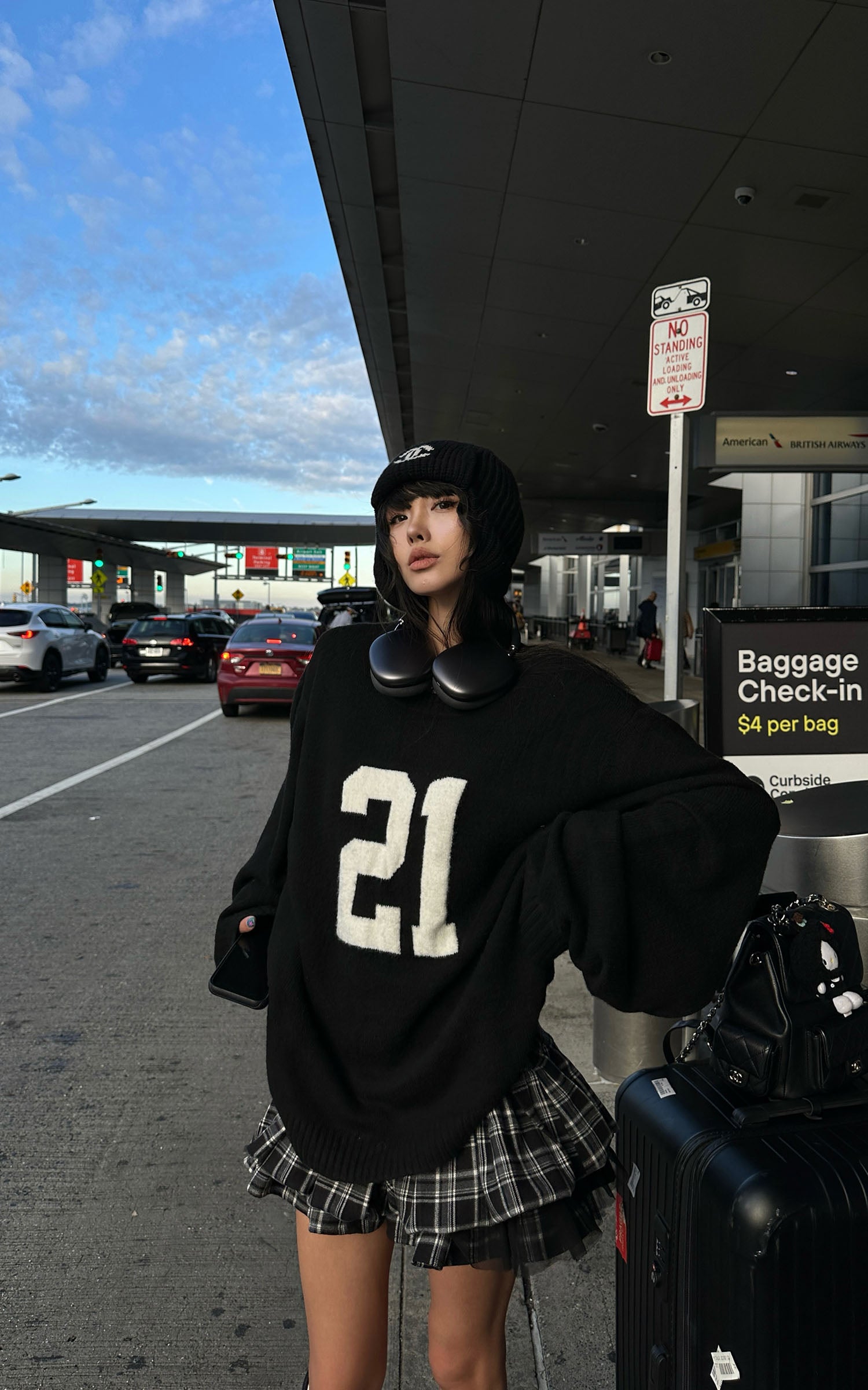 WARDEN EDGE Oversized Knit Sweater with Textured Number Motif