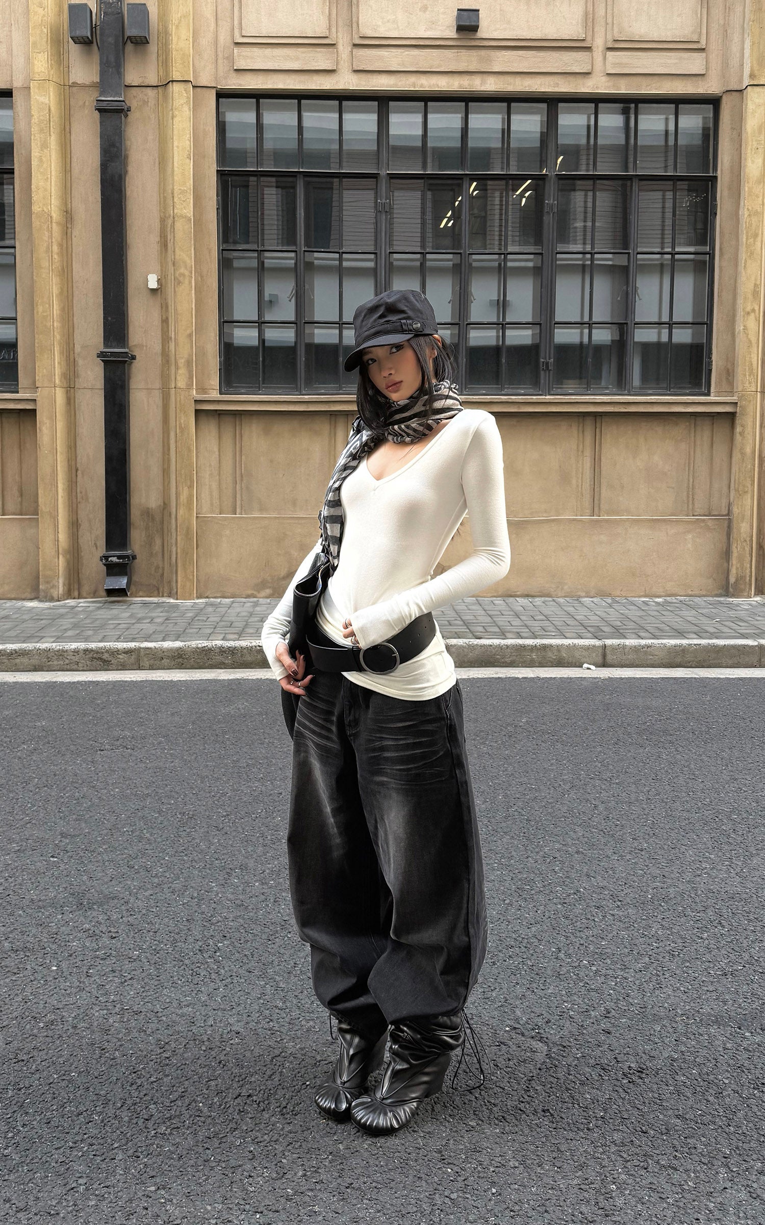 ROVENTE Washed Black Wide Leg Denim Pants