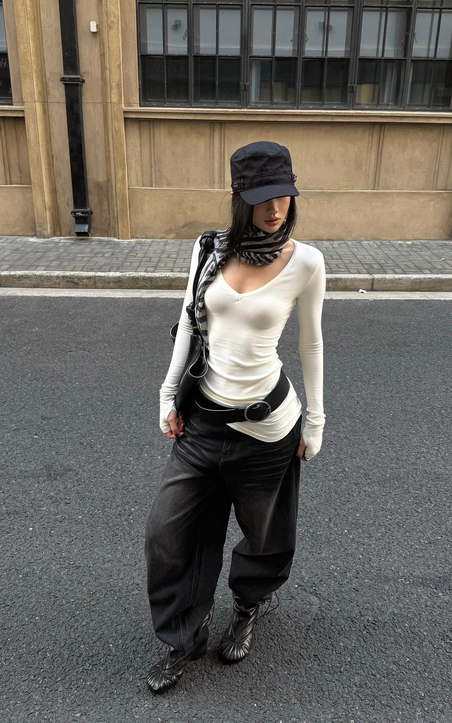 ROVENTE Washed Black Wide Leg Denim Pants