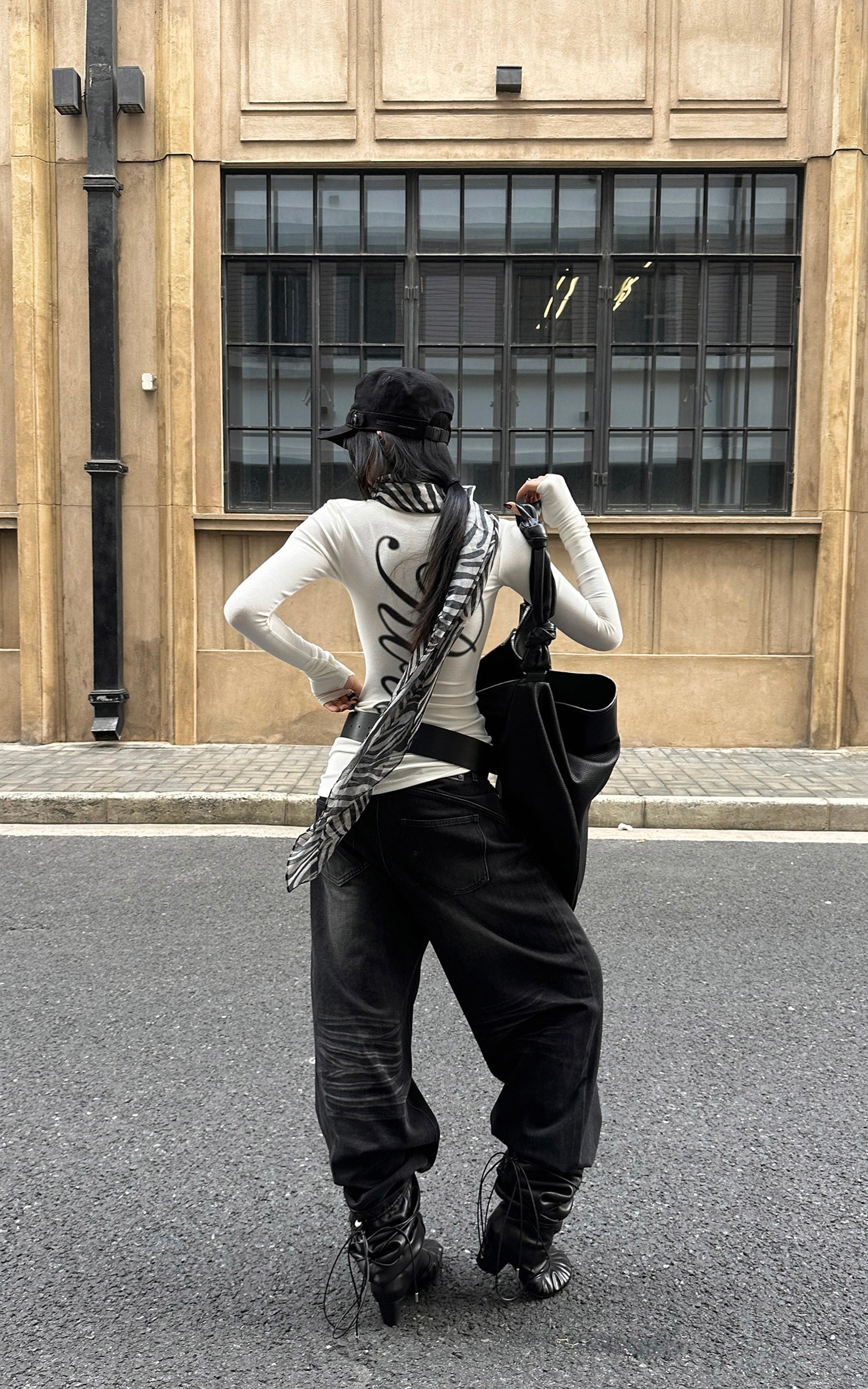 ROVENTE Washed Black Wide Leg Denim Pants