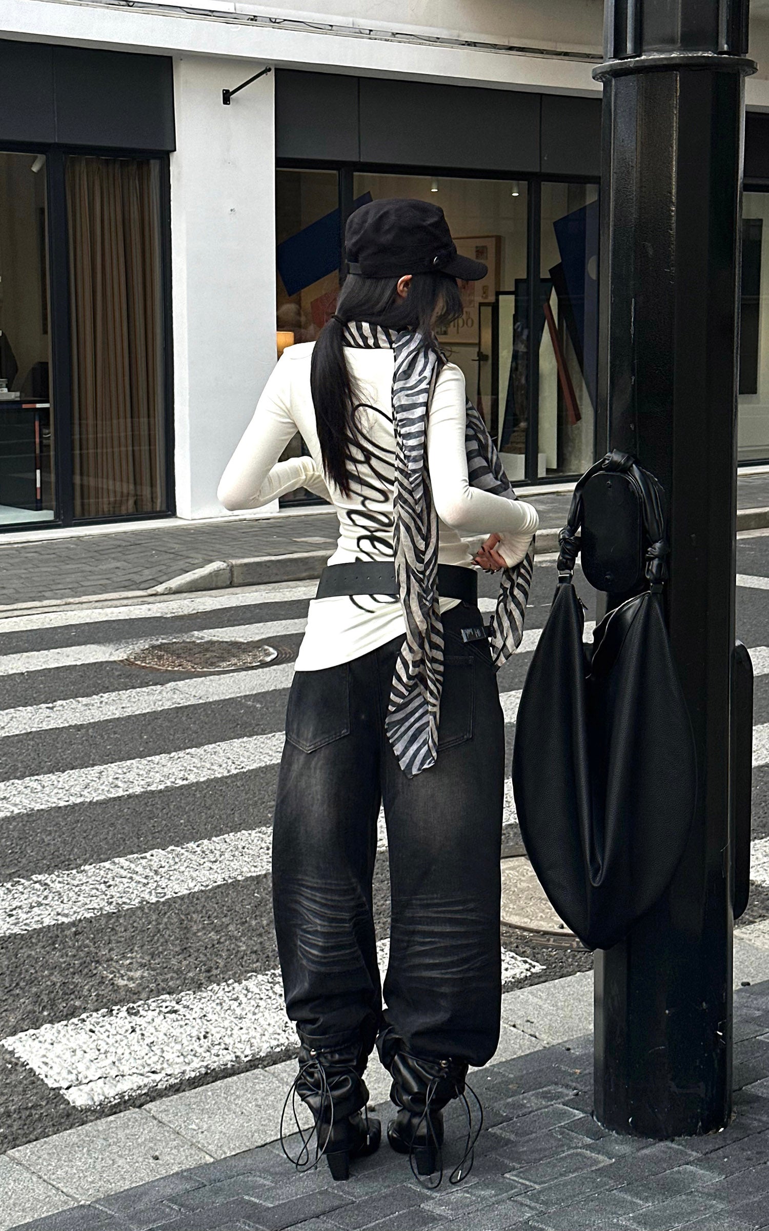 ROVENTE Washed Black Wide Leg Denim Pants