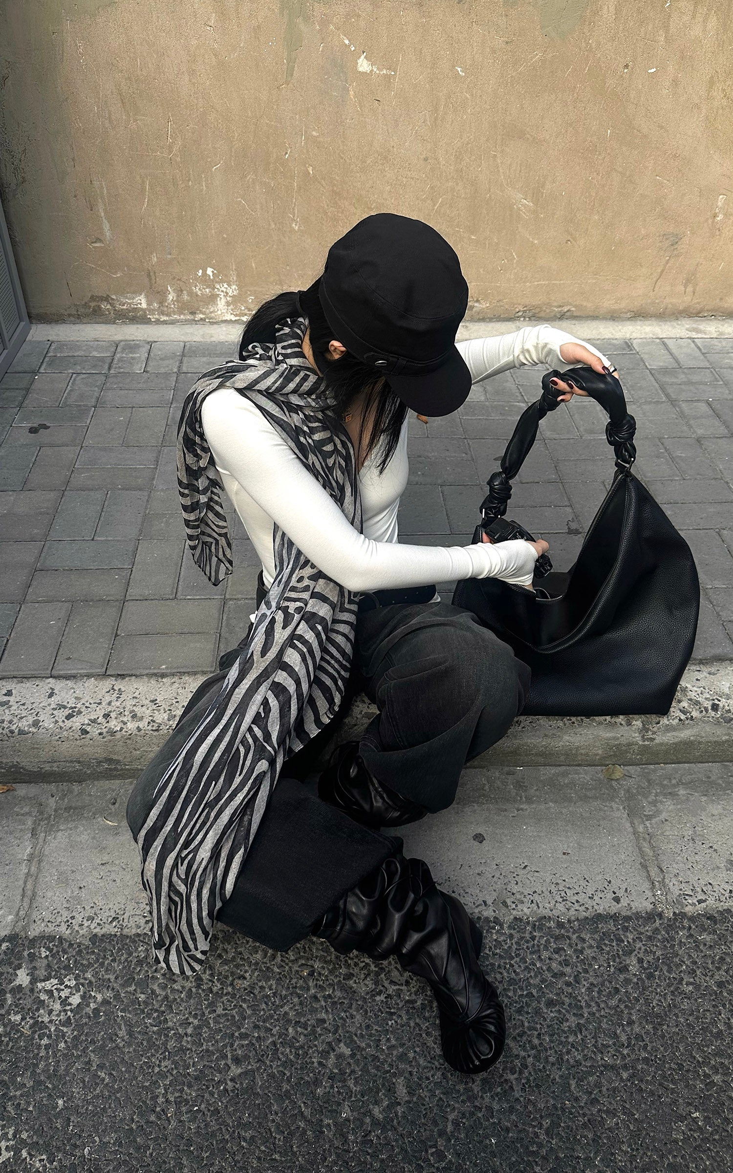 ROVENTE Washed Black Wide Leg Denim Pants