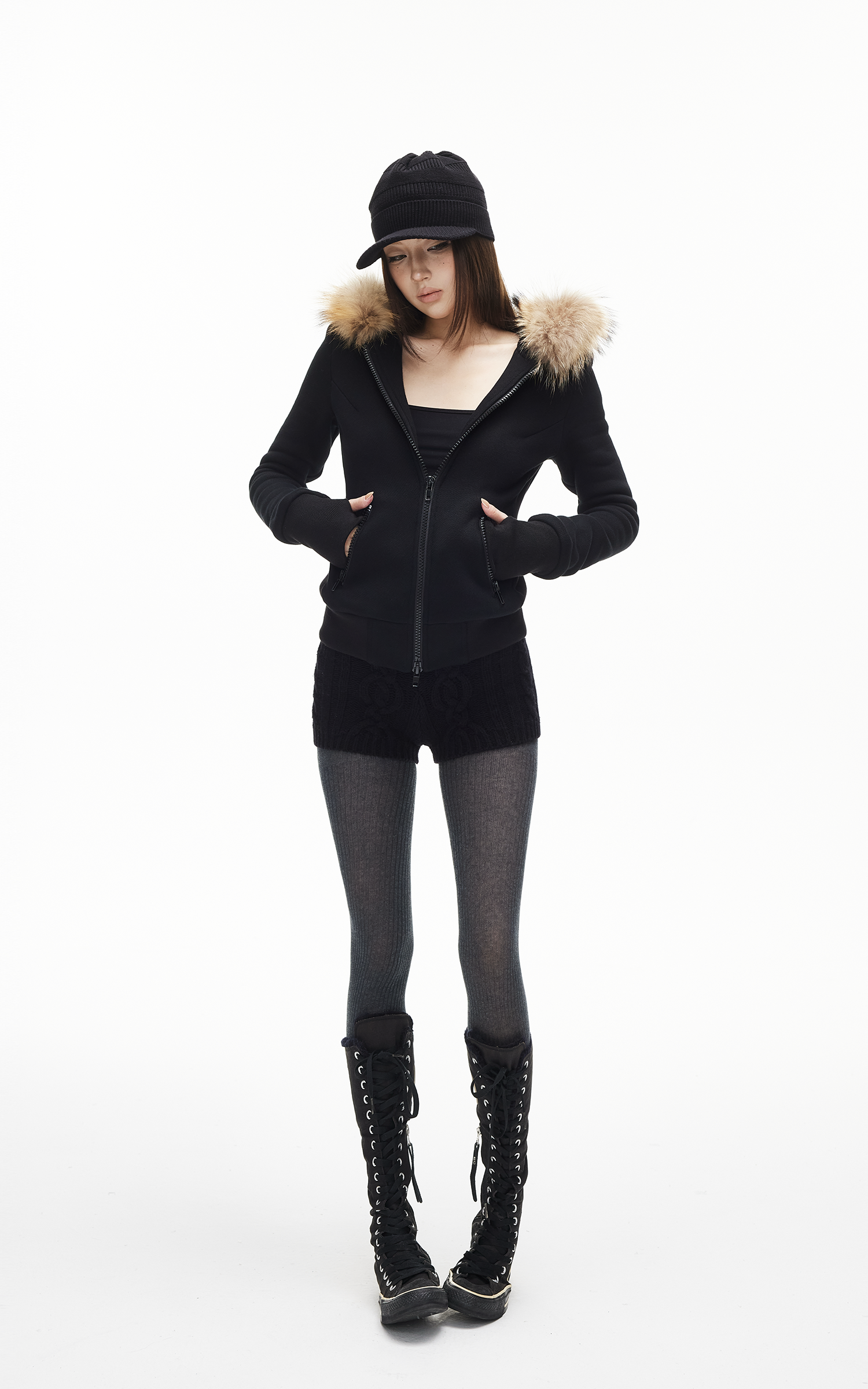 IAMXIAA Cable Knit Mini Shorts