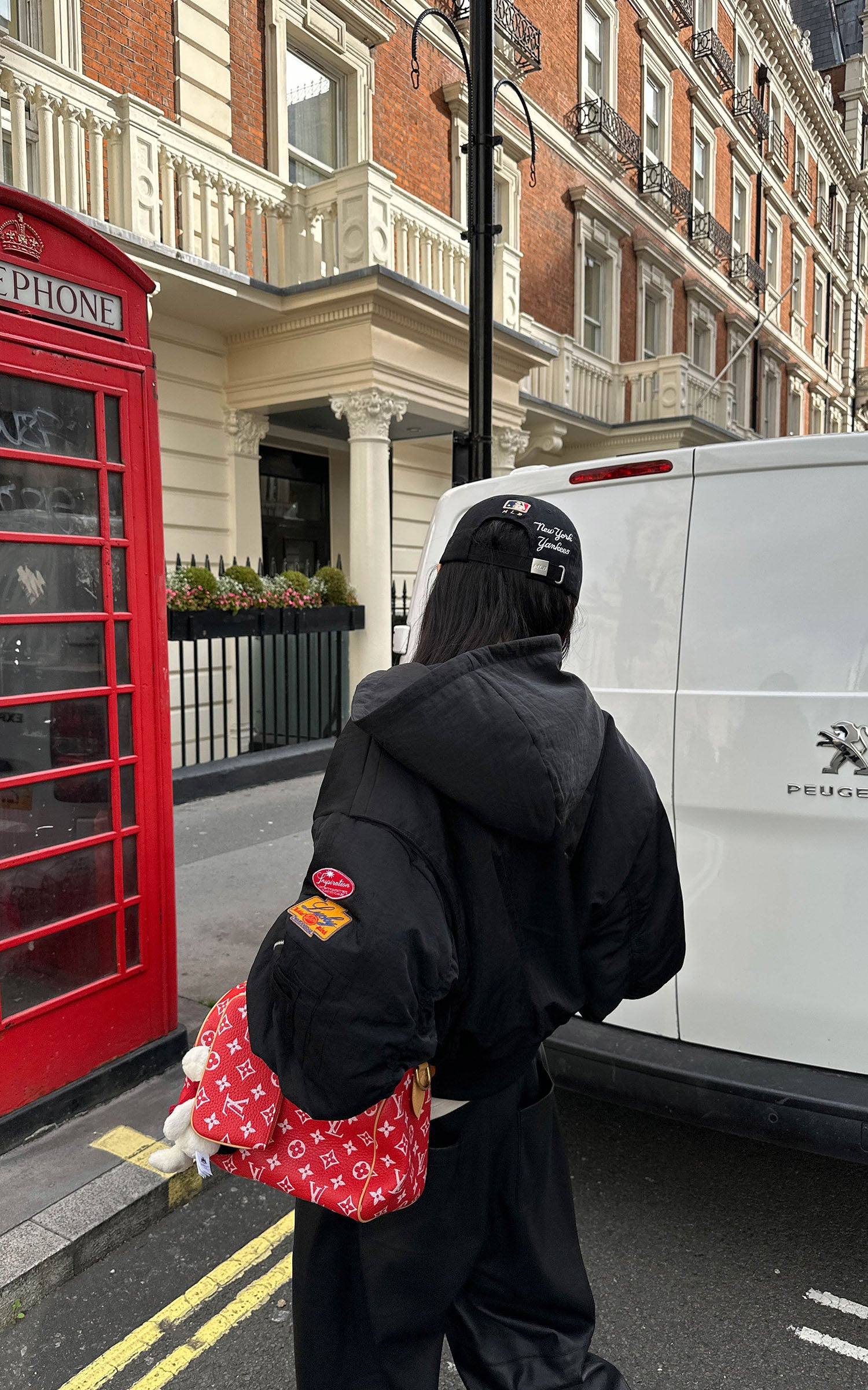 WARDEN EDGE 모토 패치 후드 크롭 봄버 자켓